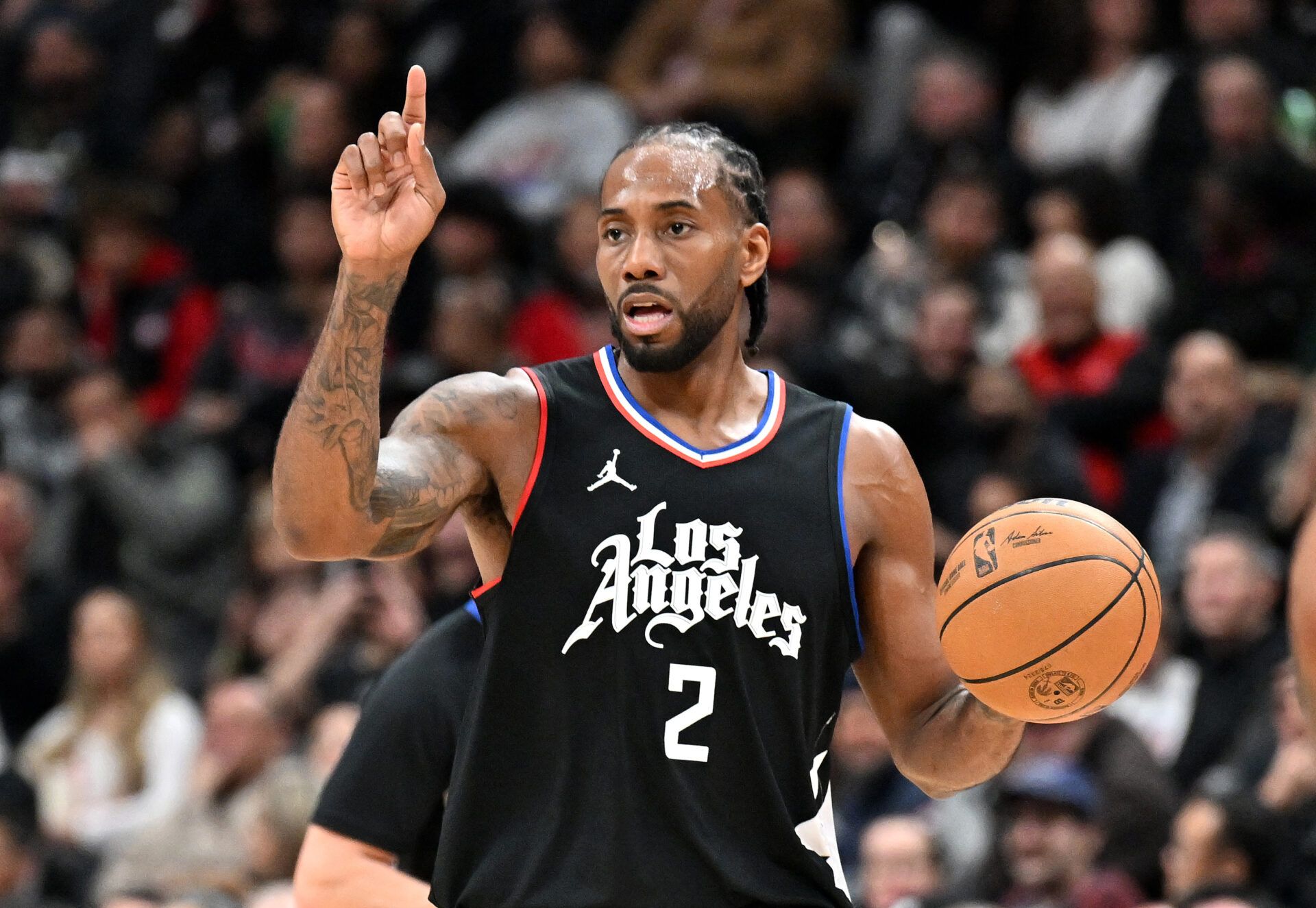 Los Angeles Clippers forward Kawhi Leonard (2) controls the ball against the Toronto Raptors in the second half at Scotiabank Arena.