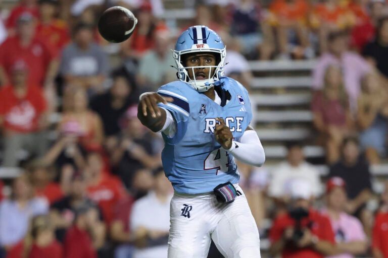 Rice Owls quarterback Chase Jenkins (4) throws the ball during the third quarter against the Houston Cougars at Rice Stadium.