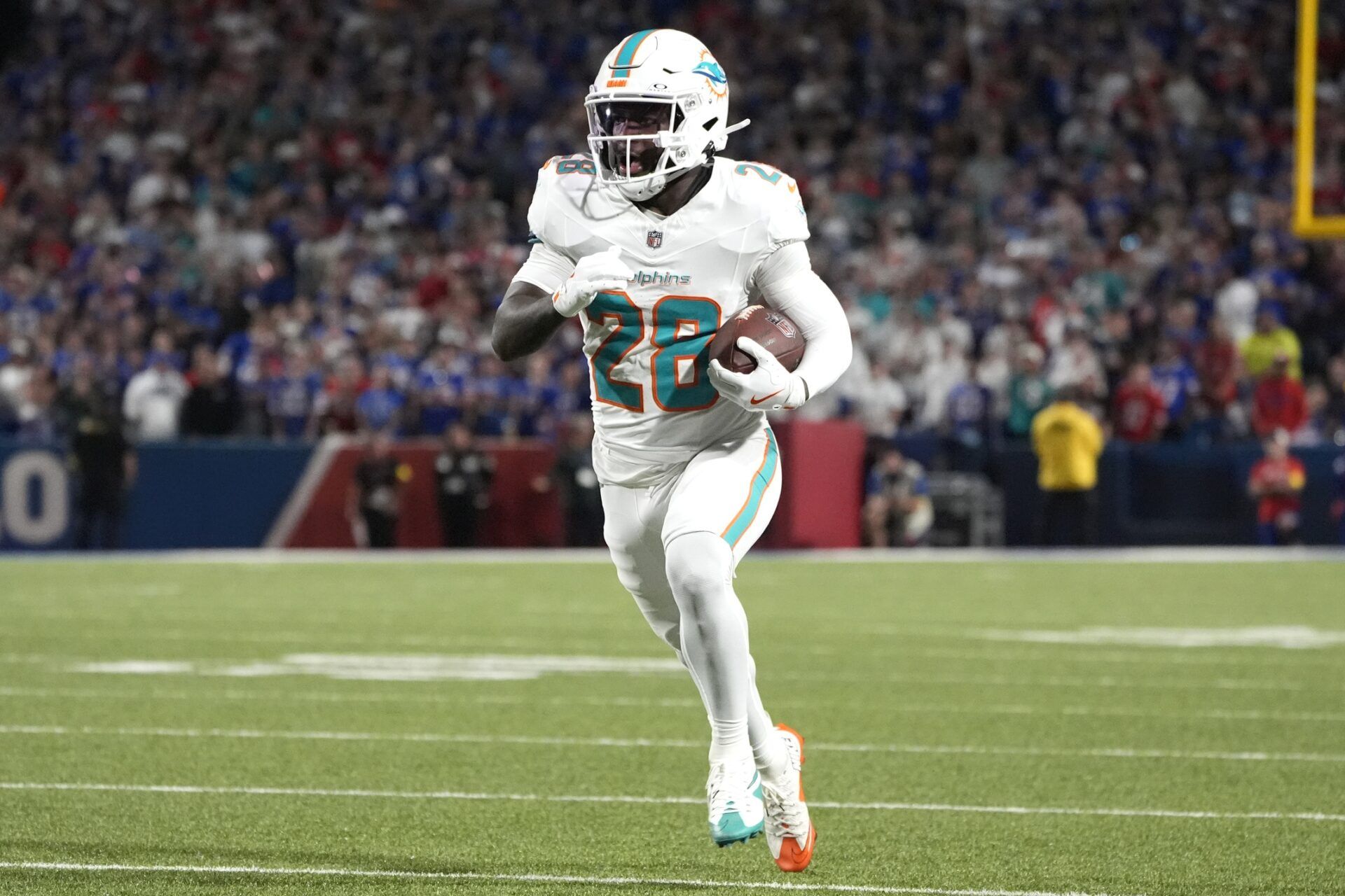 Miami Dolphins running back de'von Achane (28) runs against the Buffalo Bills in the first quarter at Highmark Stadium.