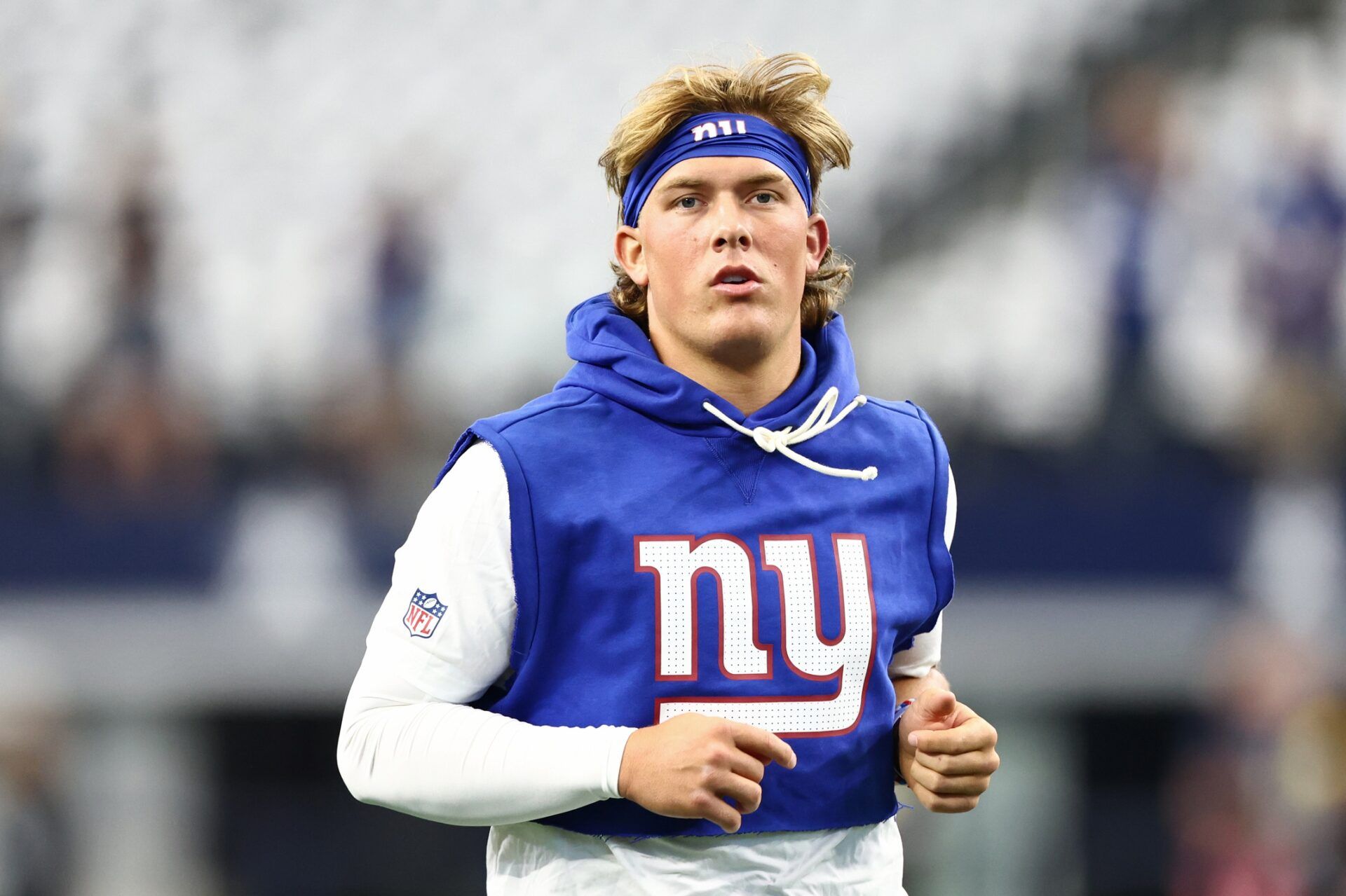 New York Giants quarterback Jaxson Dart (6) warms up before the game against the Dallas Cowboys at AT&T Stadium.
