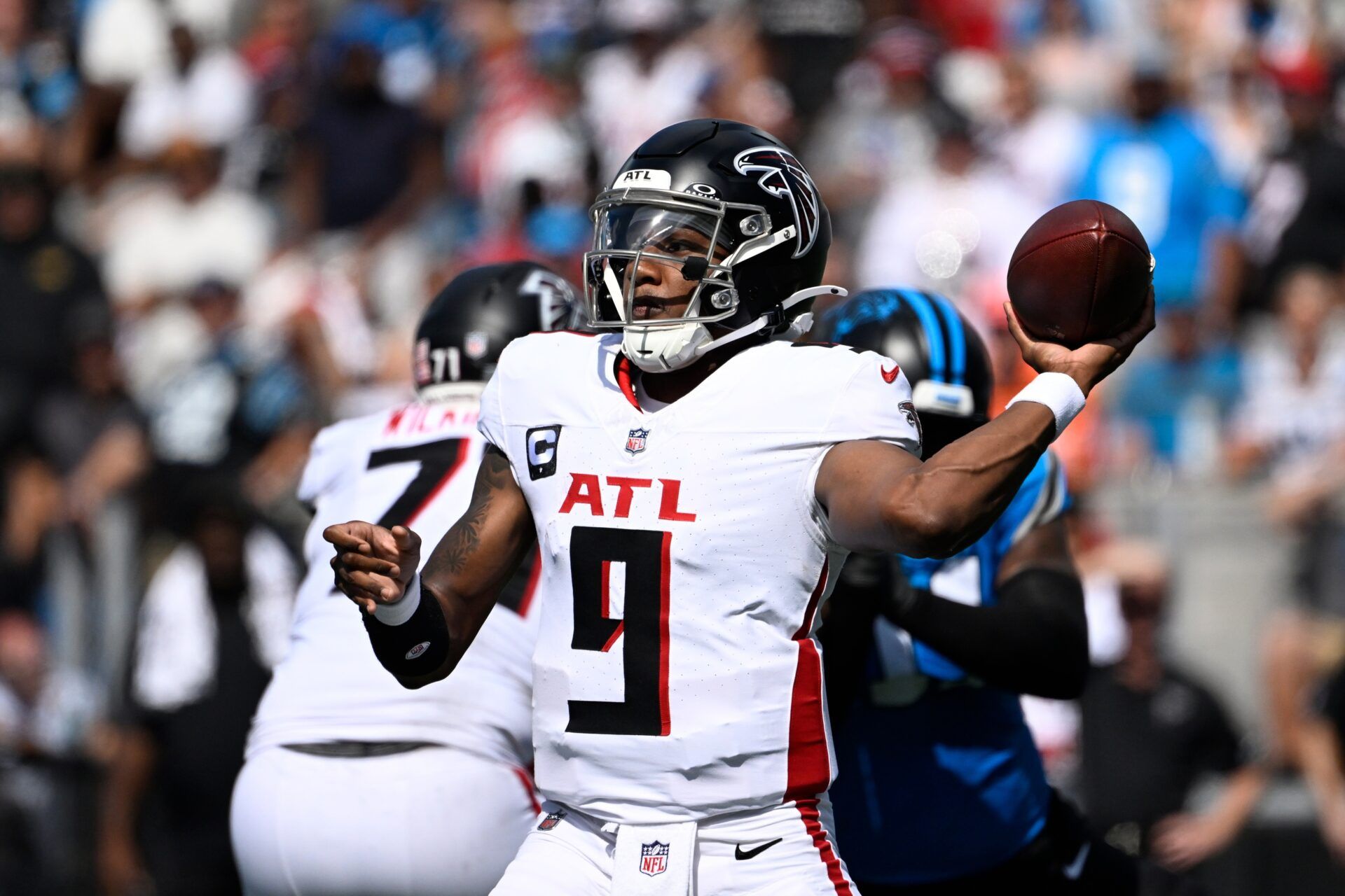 Atlanta Falcons quarterback Michael Penix Jr. (9) passes the ball in the third quarter at Bank of America Stadium.