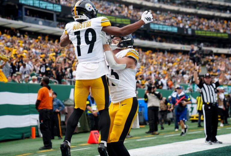 Pittsburgh Steelers wide receiver Ben Skowronek (15) lifts up his teammate, Pittsburgh Steelers wide receiver Calvin Austin III (19) after Austin scored a fourth quarter touchdown, Sunday, September 7, 2025, in East Rutherford.