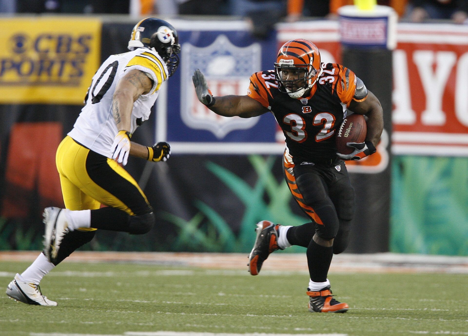 JAN  8, 2006; Columbus, OH, USA; Cincinnati Bengals runing back (32) Rudi Johnson stiff arms Piitsburgh Steelers linebacker (50) Larry Foote  in the first half during AFC Wild Card playoff game at Paul Brown Stadium.