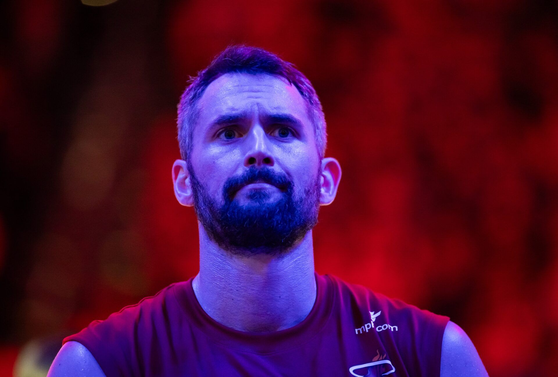Miami Heat forward Kevin Love (42) against the Phoenix Suns at Footprint Center.
