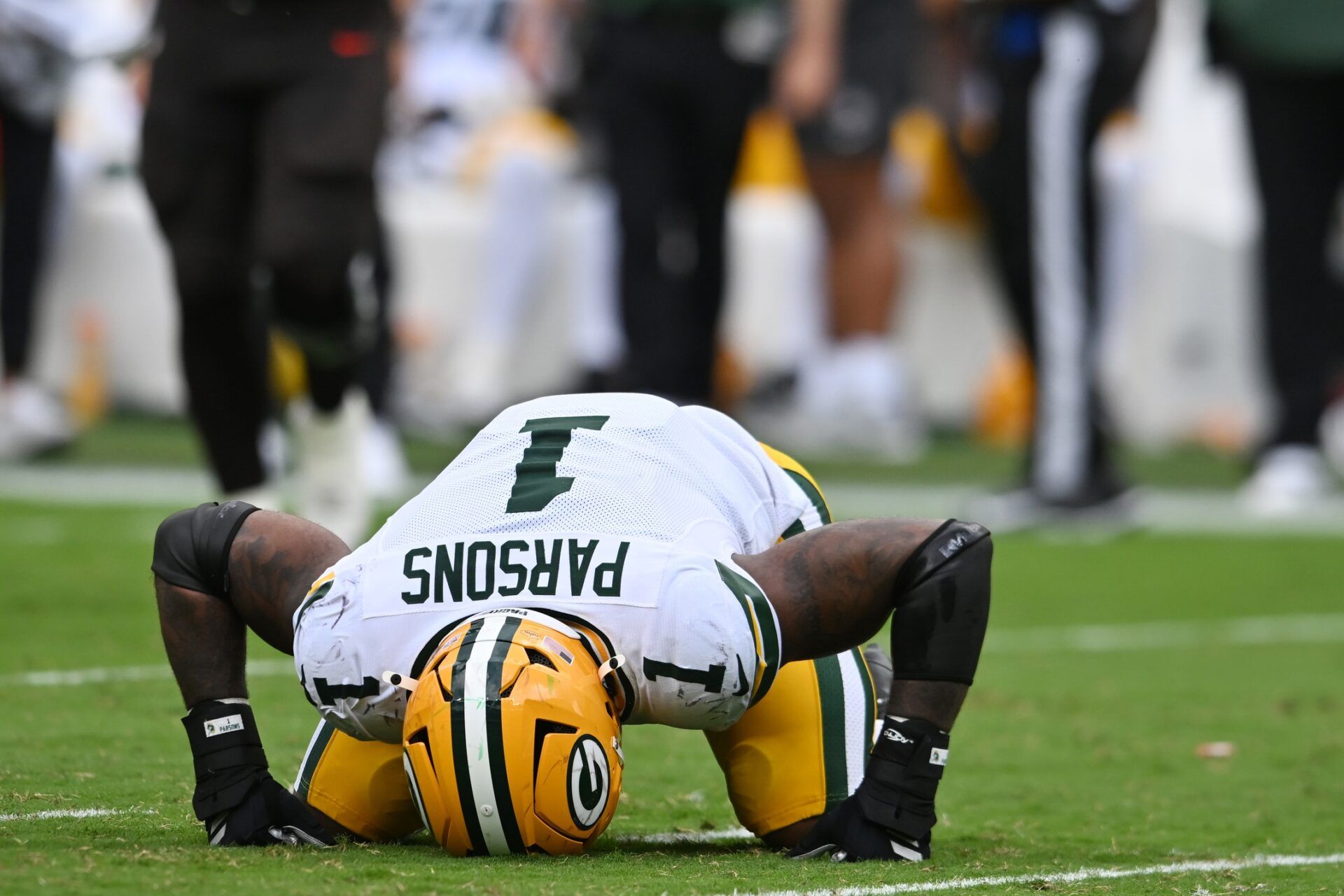 Green Bay Packers defensive end Micah Parsons (1) reacts after a play against the Cleveland Browns during the second half at Huntington Bank Field.