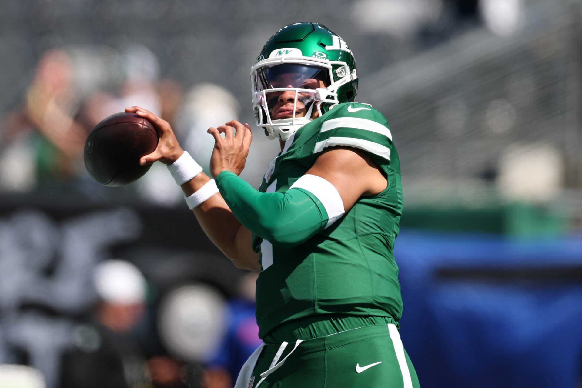 New York Jets quarterback Justin Fields (7) practices before the game against the Buffalo Bills at MetLife Stadium.