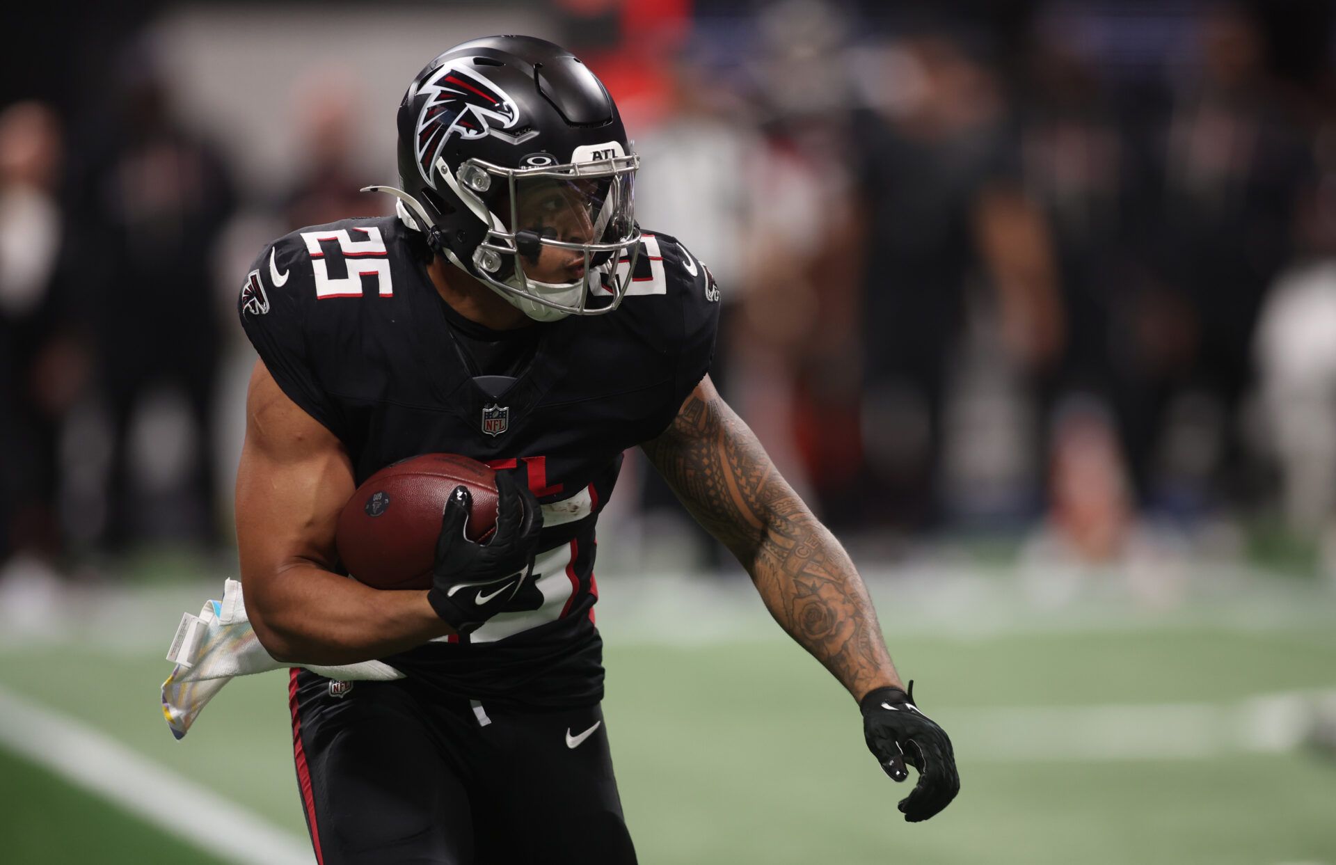 Atlanta Falcons running back Tyler Allgeier (25) runs during the second half against the Washington Commanders at Mercedes-Benz Stadium.