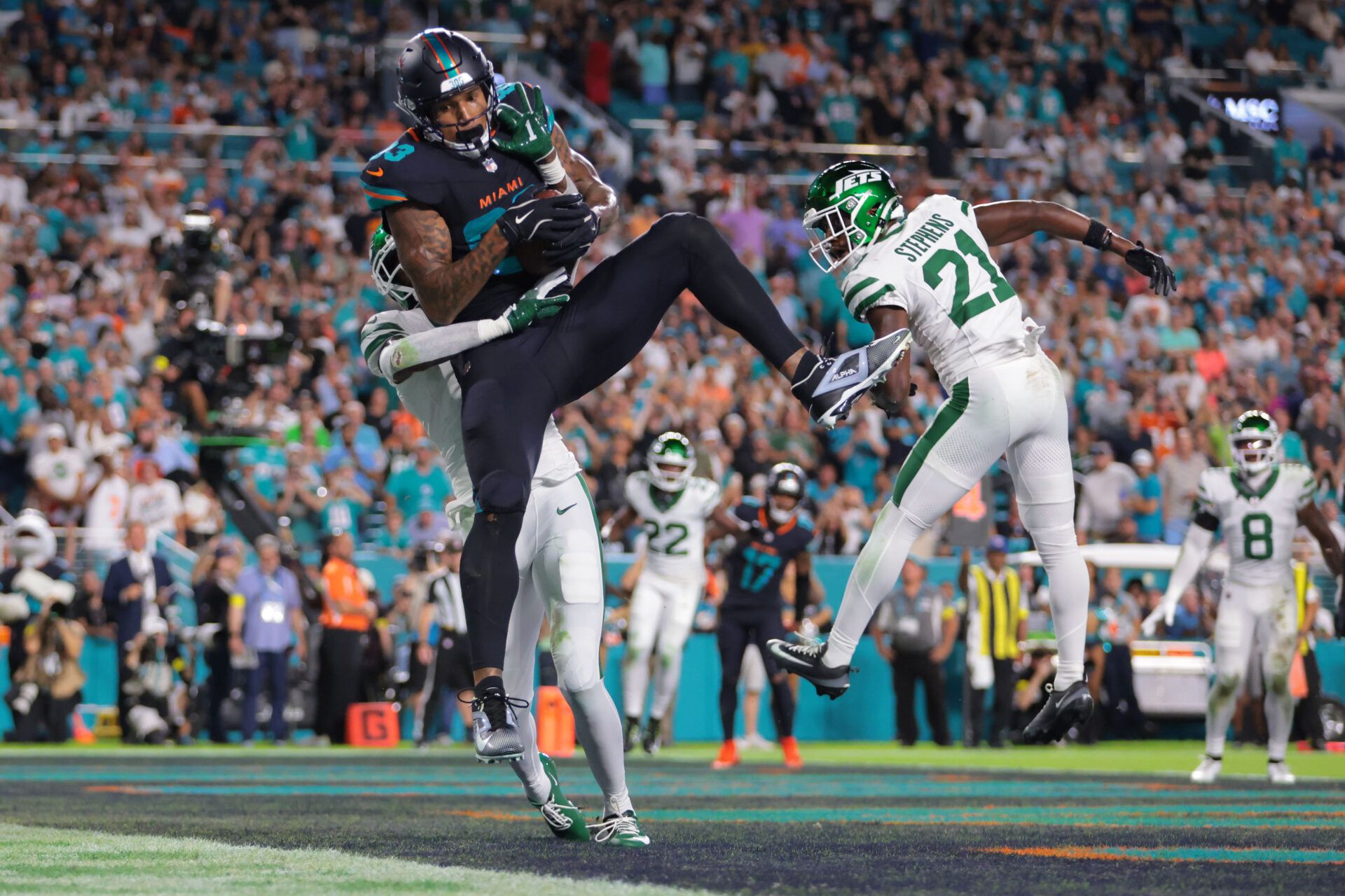 Miami Dolphins tight end Darren Waller (83) makes a touchdown catch against New York Jets cornerback Brandon Stephens (21) during the first half at Hard Rock Stadium.