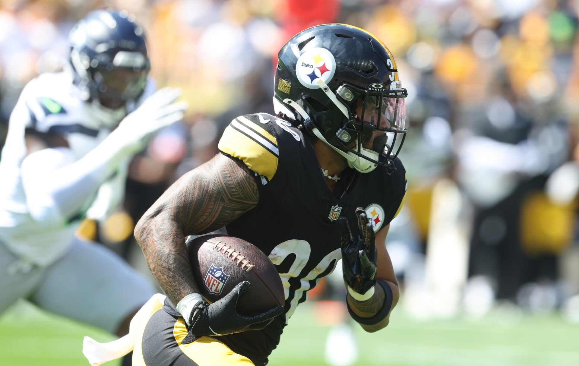 Pittsburgh Steelers running back Jaylen Warren (30) runs the ball against the Seattle Seahawks during the first quarter at Acrisure Stadium.
