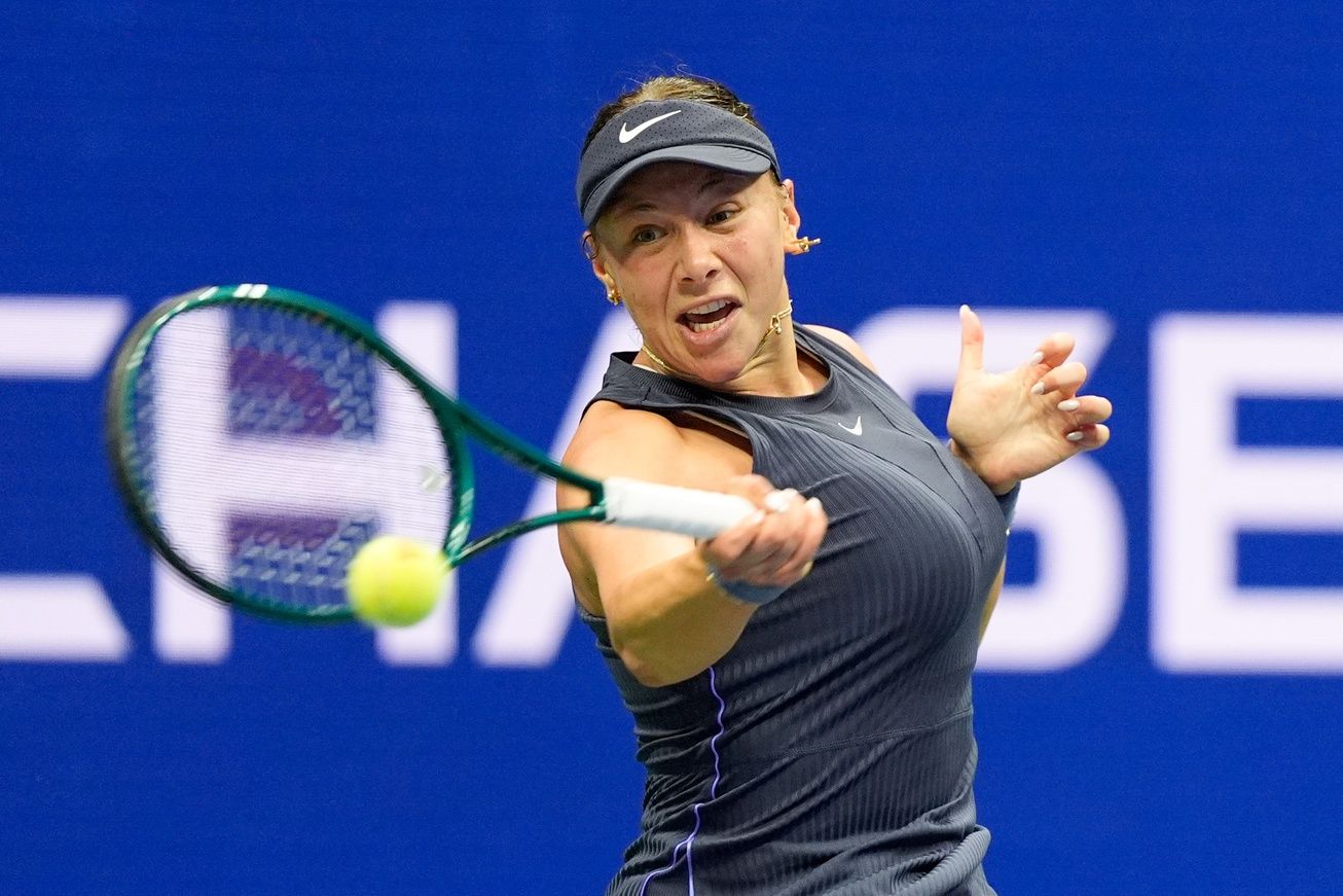 Amanda Anisimova (USA) hits a forehand against Aryna Sabalenka (not pictured) in the women's singles final of the 2025 US Open tennis championships at Billie Jean King National Tennis Center.