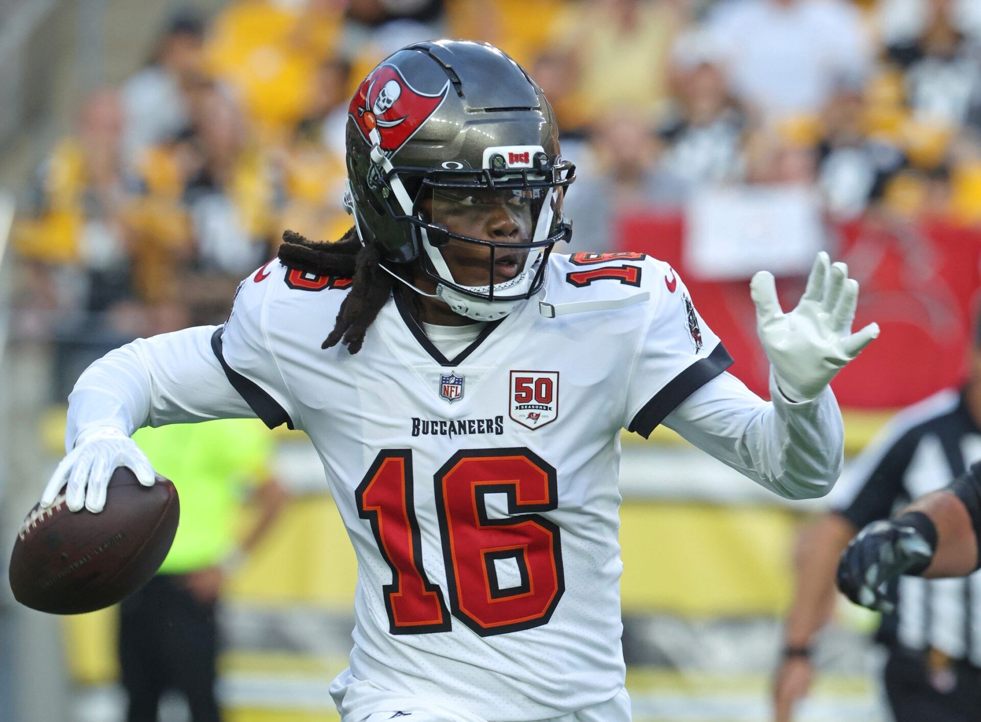 Tampa Bay Buccaneers quarterback Teddy Bridgewater (16) passes the ball against the Pittsburgh Steelers during the first quarter at Acrisure Stadium.