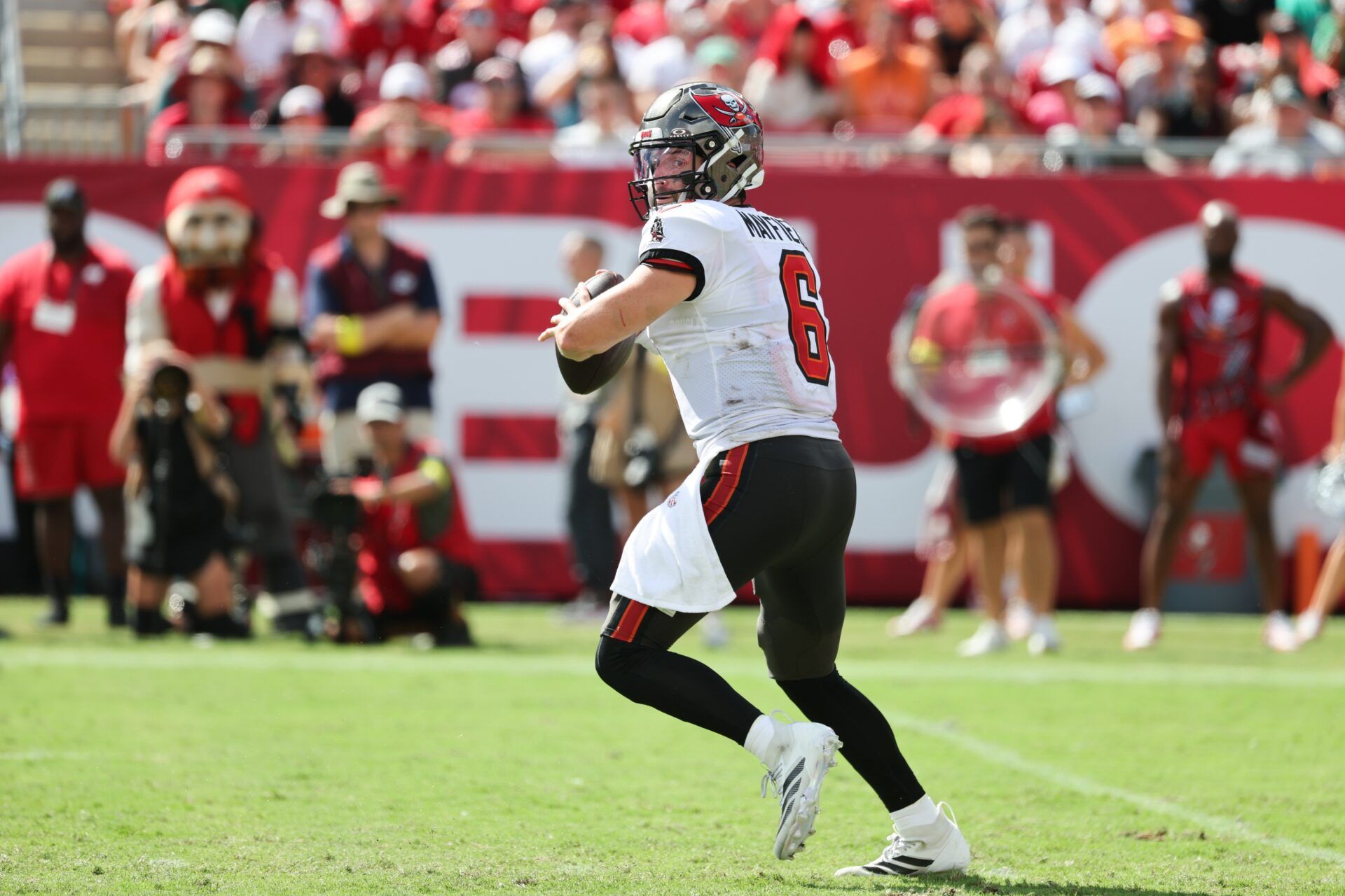 Tampa Bay Buccaneers quarterback Baker Mayfield (6) throws the ball during the second half against the Philadelphia Eagles  at Raymond James Stadium.