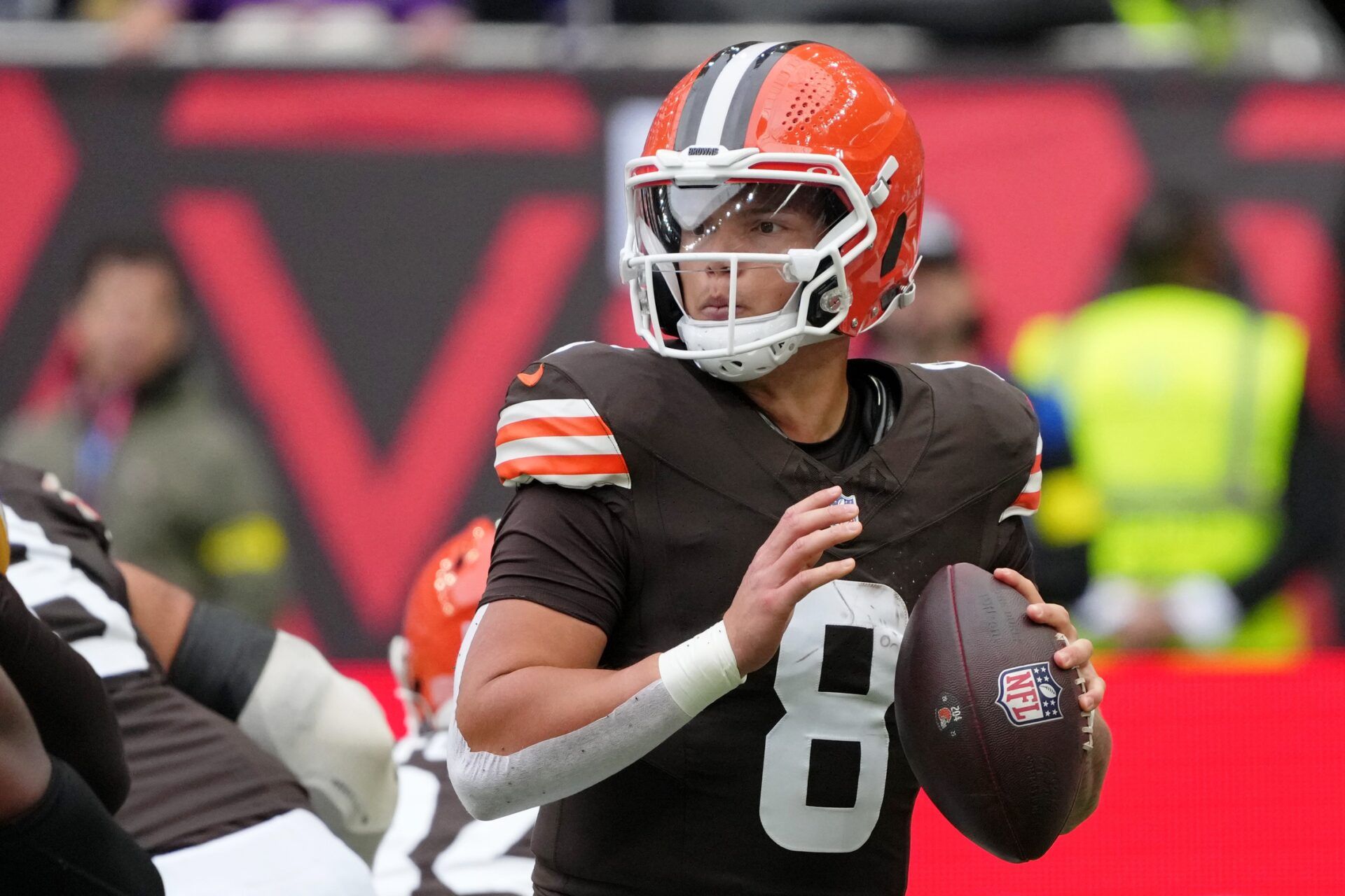 Cleveland Browns quarterback Dillon Gabriel (8) looks to pass the ball against the Minnesota Vikings during the second quarter of an NFL International Series game at Tottenham Hotspur Stadium.