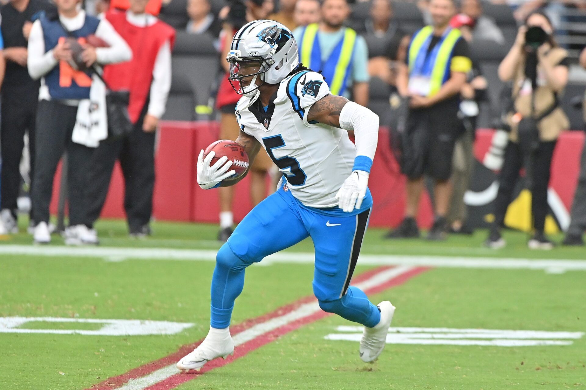 Carolina Panthers running back Rico Dowdle (5) runs the ball during the first quarter against the Arizona Cardinals at State Farm Stadium.