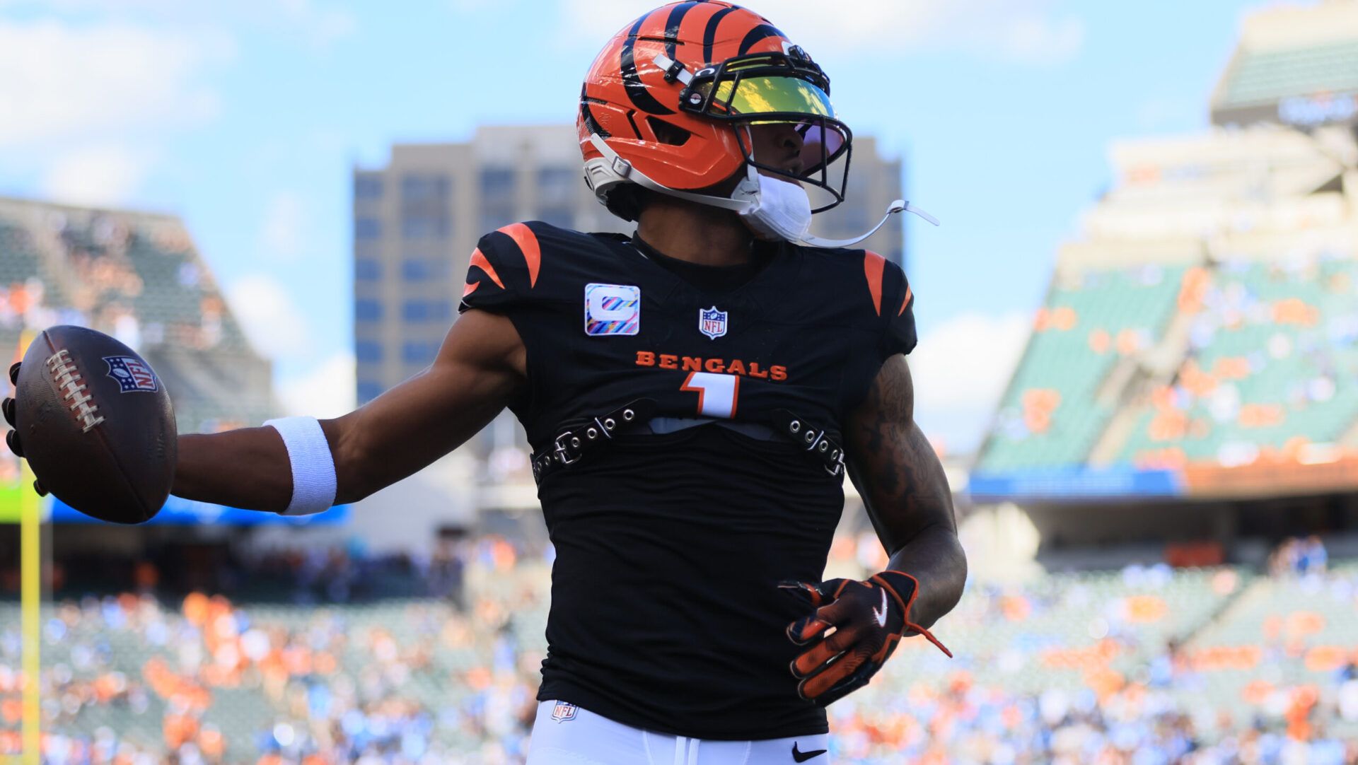 Cincinnati Bengals wide receiver Ja'Marr Chase (1) warms up before a game against the Detroit Lions at Paycor Stadium.