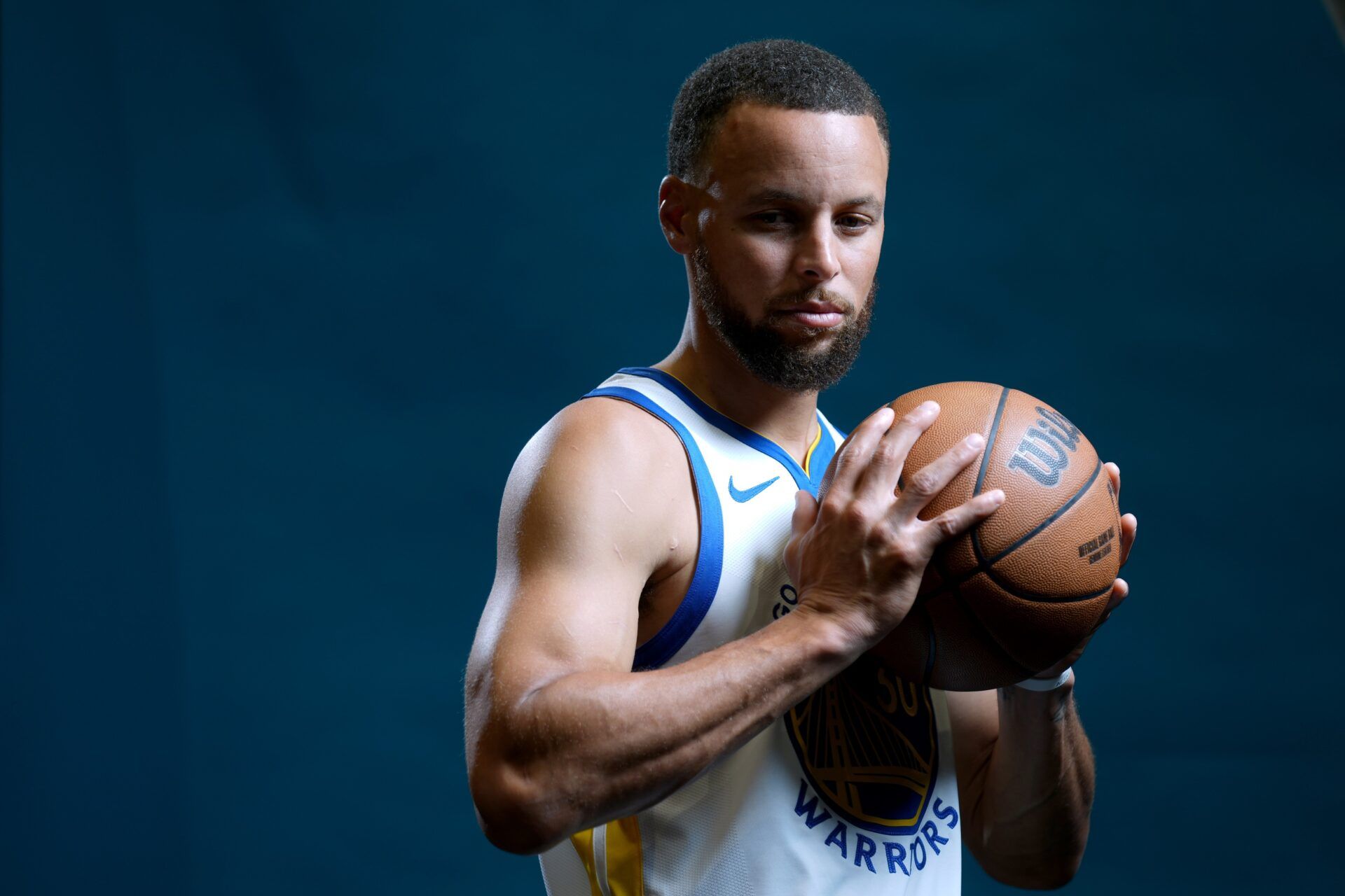 Warriors Legend Stephen Curry Revisits Decades-Old Memory With 4-Word Message