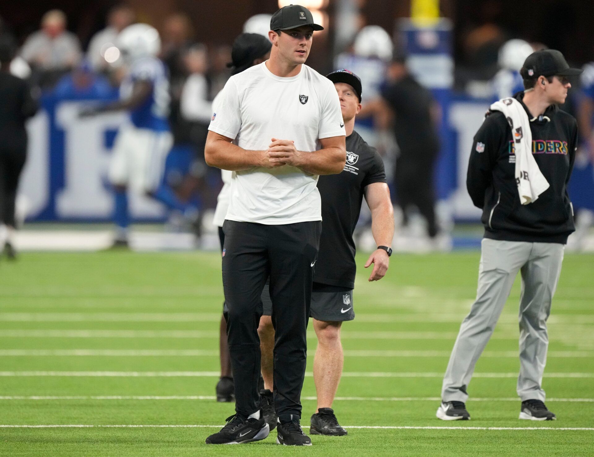 Las Vegas Raiders tight end Brock Bowers (89) watches warm ups Sunday, Oct. 5, 2025, before a game against the Indianapolis Colts at Lucas Oil Stadium in Indianapolis.