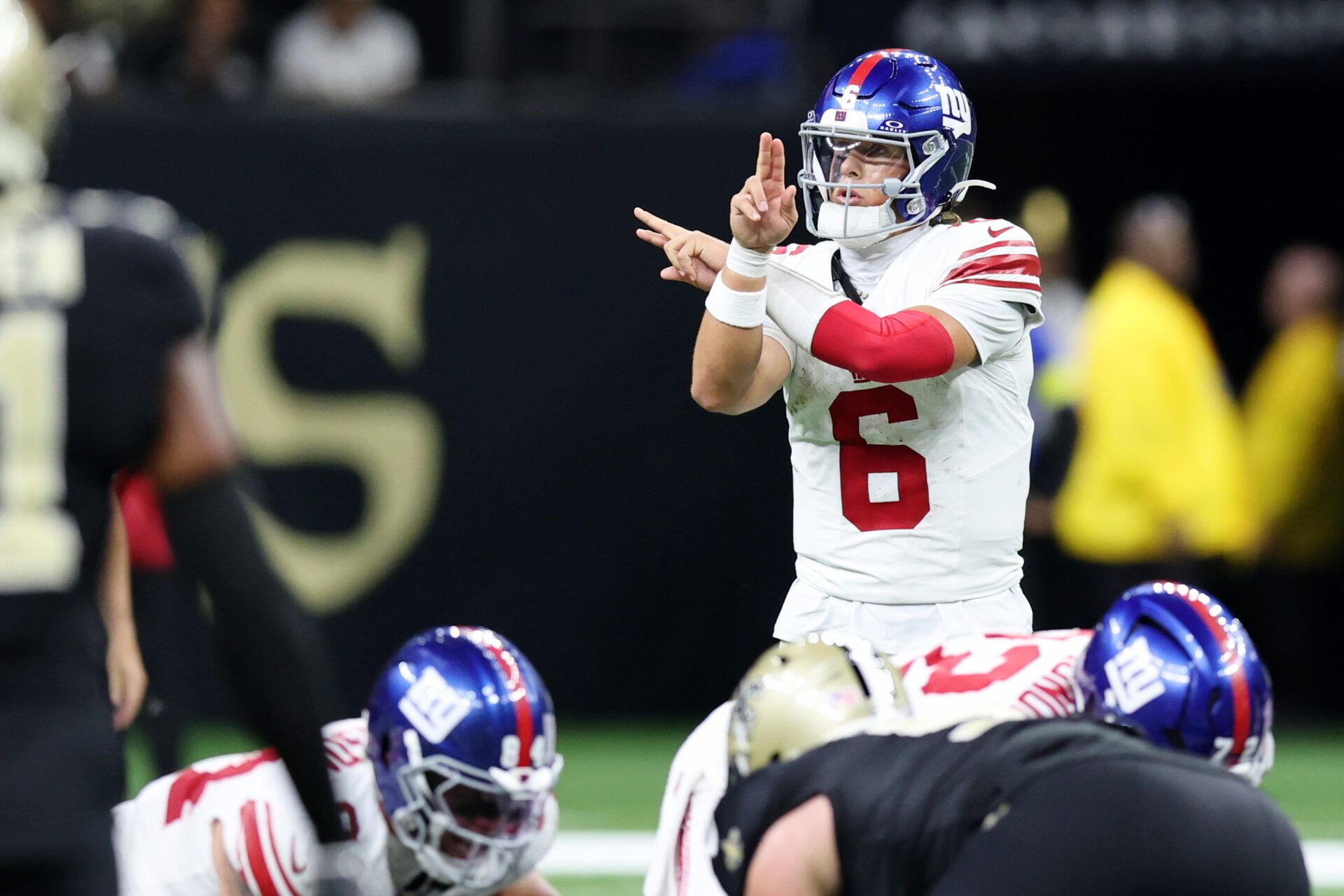 New York Giants quarterback Jaxson Dart (6) signals to teammates against the New Orleans Saints during the first half at Caesars Superdome.