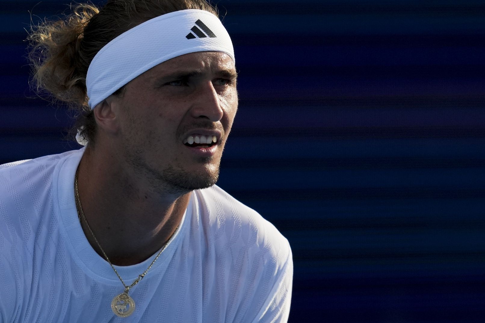 Alexander Zverev (GER) awaits the serve from Carlos Alcaraz (ESP) during the Cincinnati Open at the Lindner Family Tennis Center.