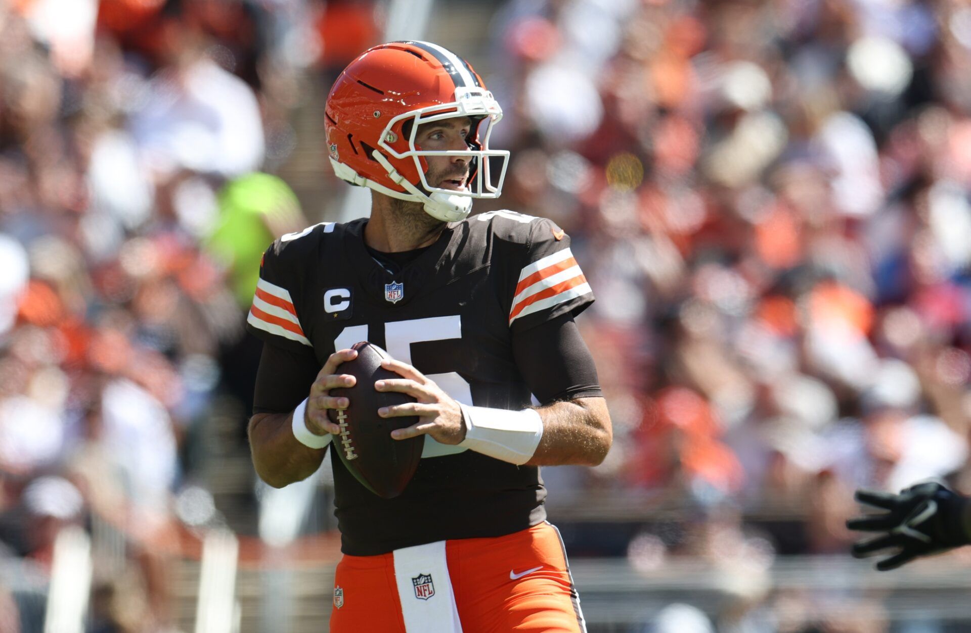 Cleveland Browns quarterback Joe Flacco (15) looks to throw during the first quarter against the Cincinnati Bengals at Huntington Bank Field.