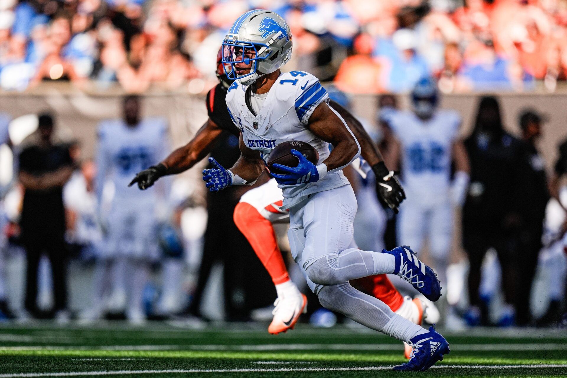 Detroit Lions wide receiver Amon-Ra St. Brown (14) makes a catch against Cincinnati Bengals during the first half at Paycor Stadium in Cincinnati on Sunday, Oct. 5, 2025.