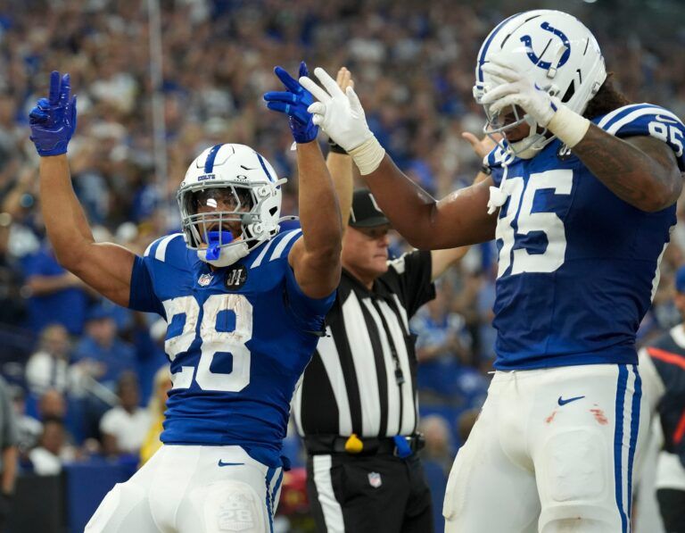 Indianapolis Colts running back Jonathan Taylor (28) and tight end Andrew Ogletree (85) react after Taylor scores a touchdown against the Las Vegas Raiders on Sunday, Oct. 5, 2025, during a game at Lucas Oil Stadium in Indianapolis. The Colts defeated the Raiders 40-6.