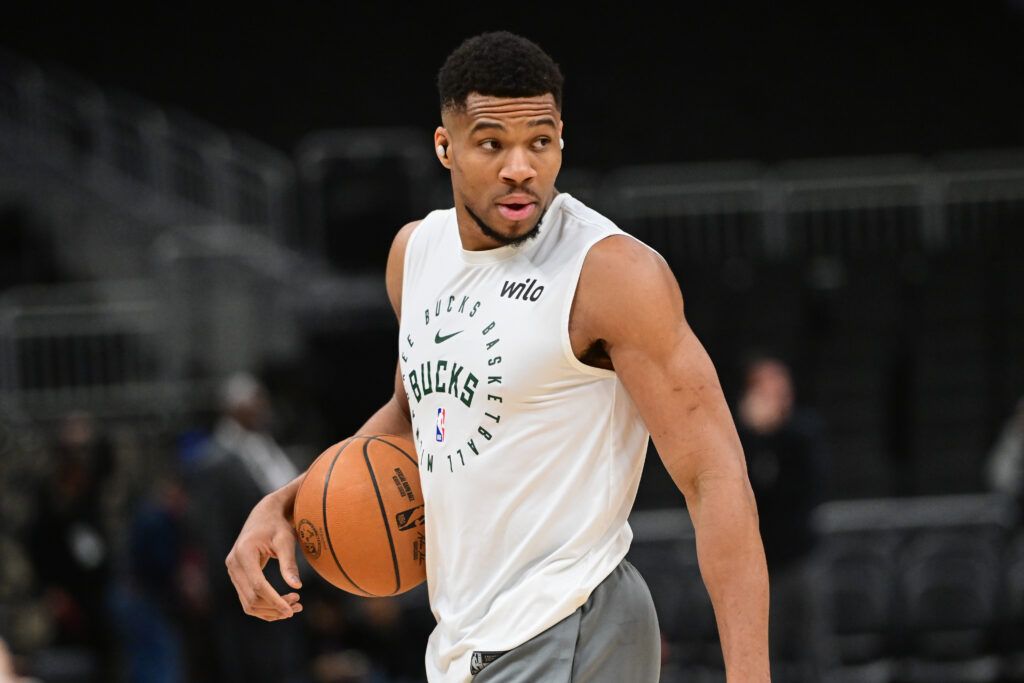 Giannis Antetokounmpo Finally Reveals His True Feelings on Bucks Future Amid Knicks Trade Rumors thumbnail