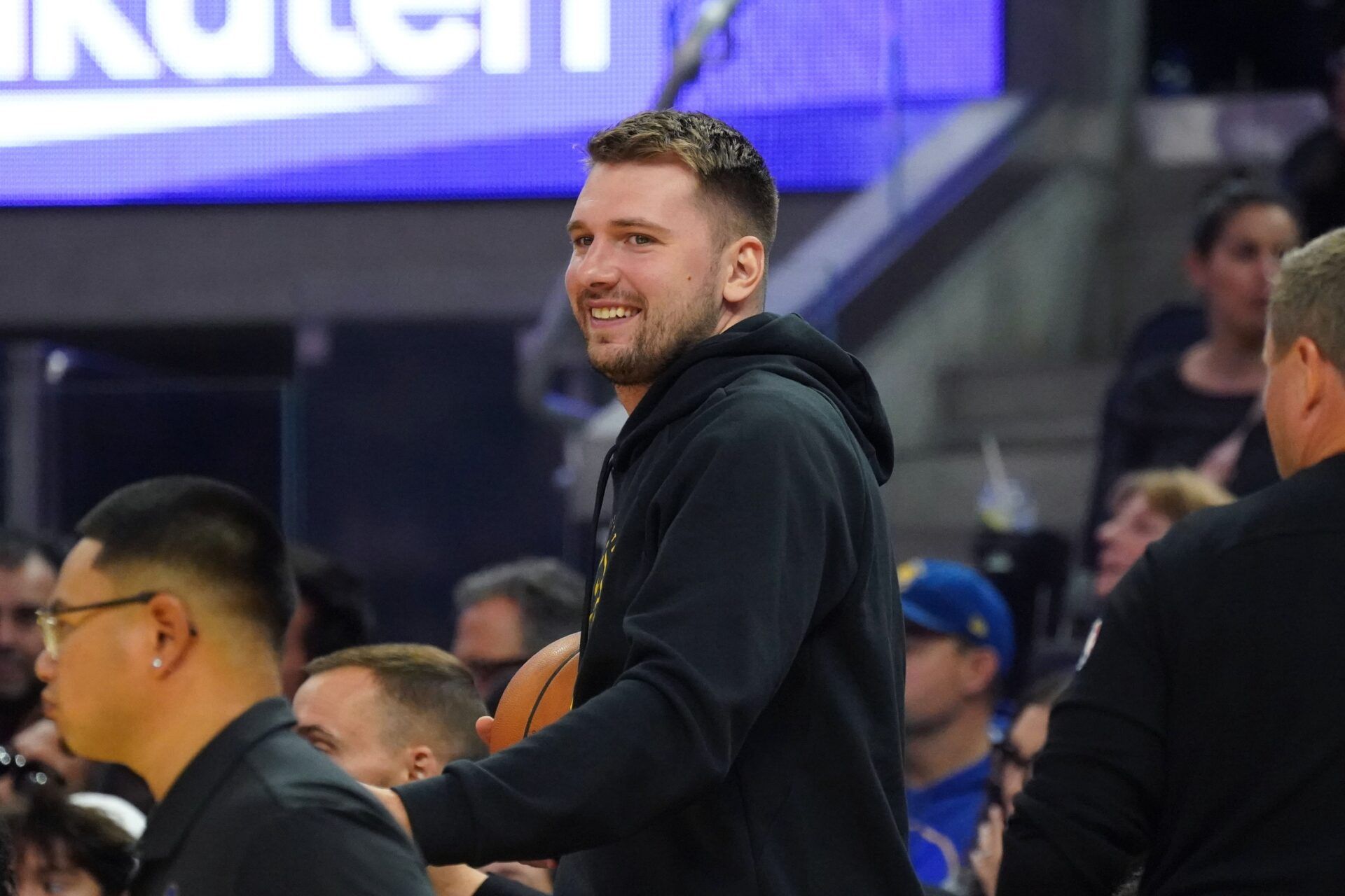 Los Angeles Lakers forward/guard Luka Doncic (77) smiles from the sidelines during the second quarter against the Golden State Warriors at Chase Center.