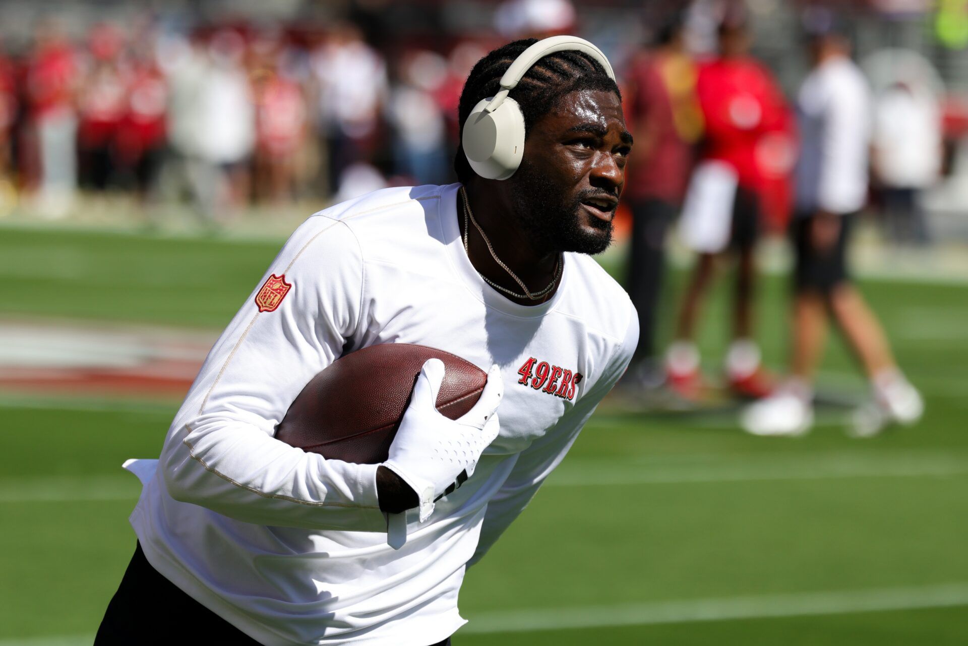 San Francisco 49ers wide receiver Brandon Aiyuk (11) warms up before the game against the New England Patriots at Levi's Stadium.