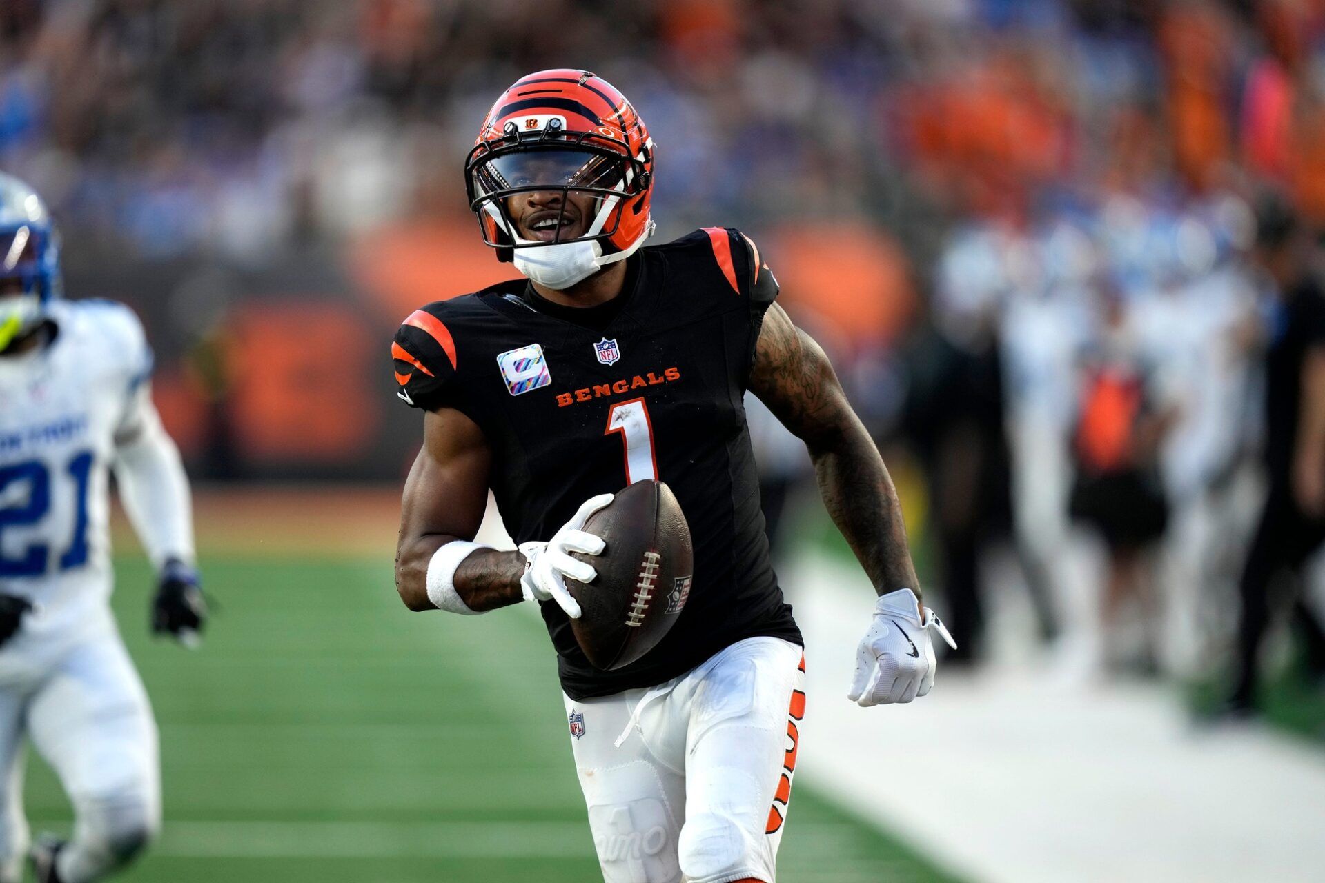Cincinnati Bengals wide receiver Ja'Marr Chase (1) runs to the end zone for his 2nd touchdown in the 4th quarter at Paycor Stadium on October 5, 2025. The Bengals lost 24-37 to the Detroit Lions.
