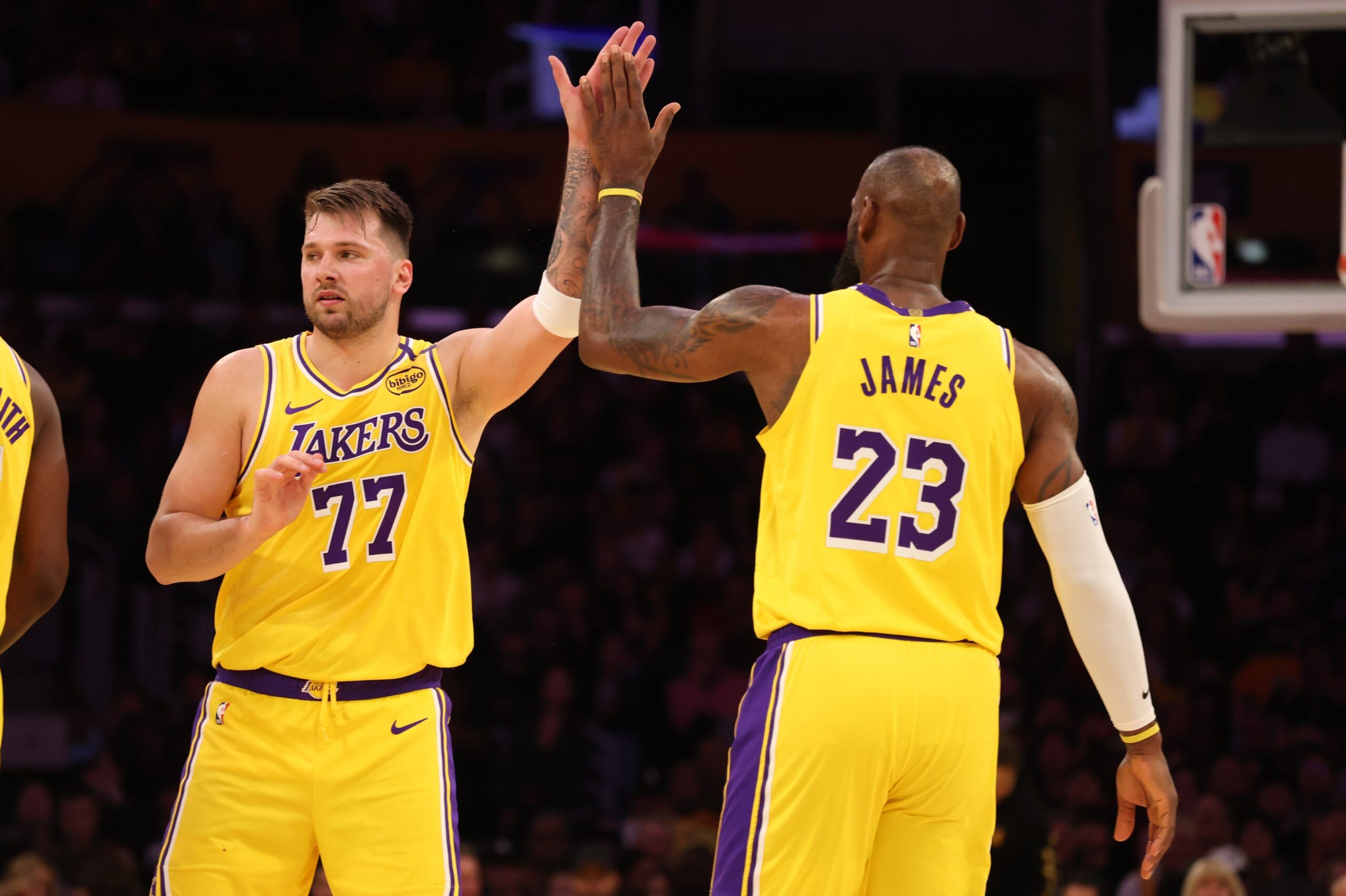 Luka Dončić Sends Strong Message to Lakers Teammates About Playing ...