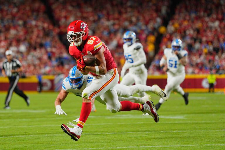 Kansas City Chiefs tight end Travis Kelce (87) makes a catch against the Detroit Lions during the first half at GEHA Field at Arrowhead Stadium.