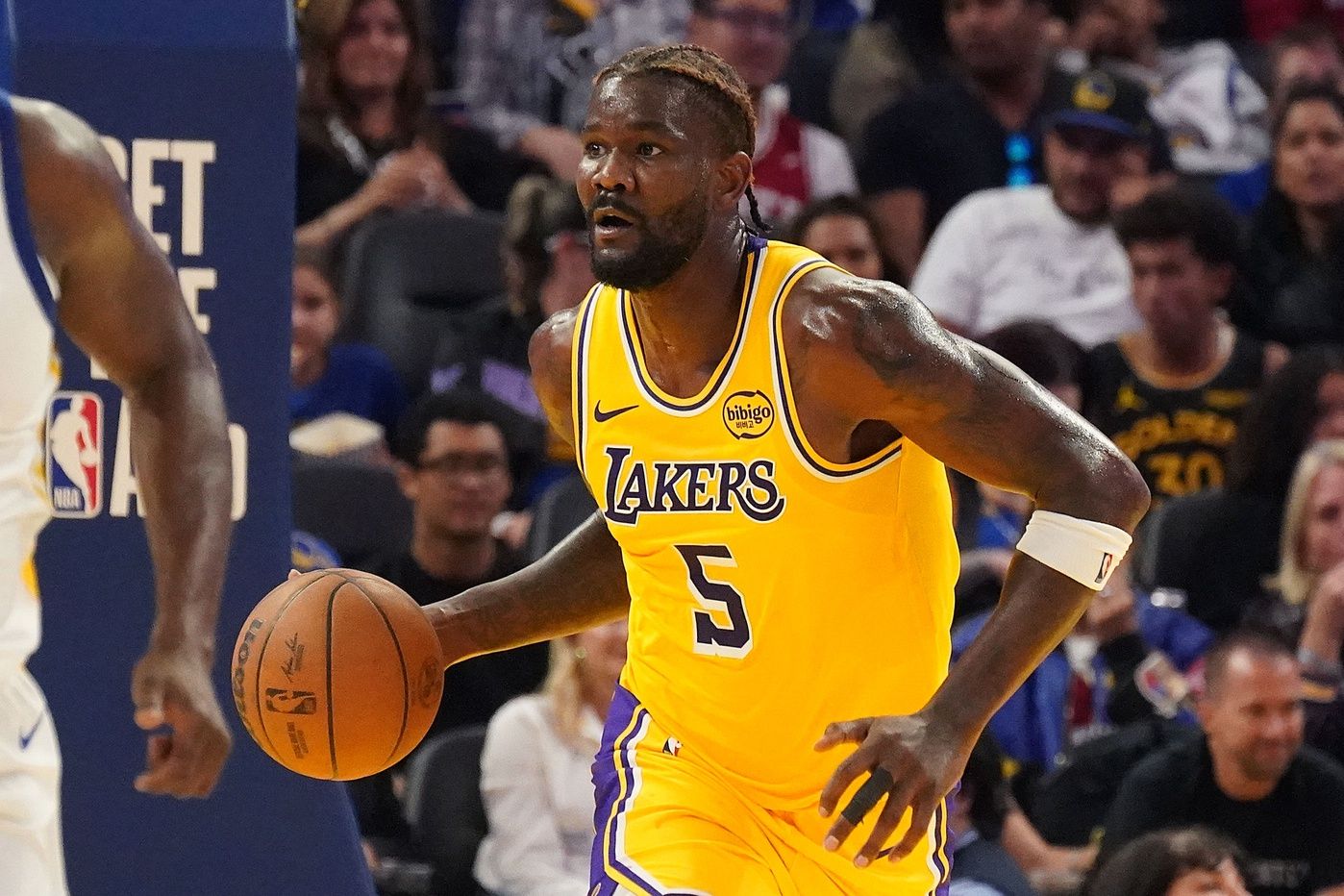 Los Angeles Lakers center Deandre Ayton (5) dribbles upcourt against the Golden State Warriors in the second quarter at Chase Center.