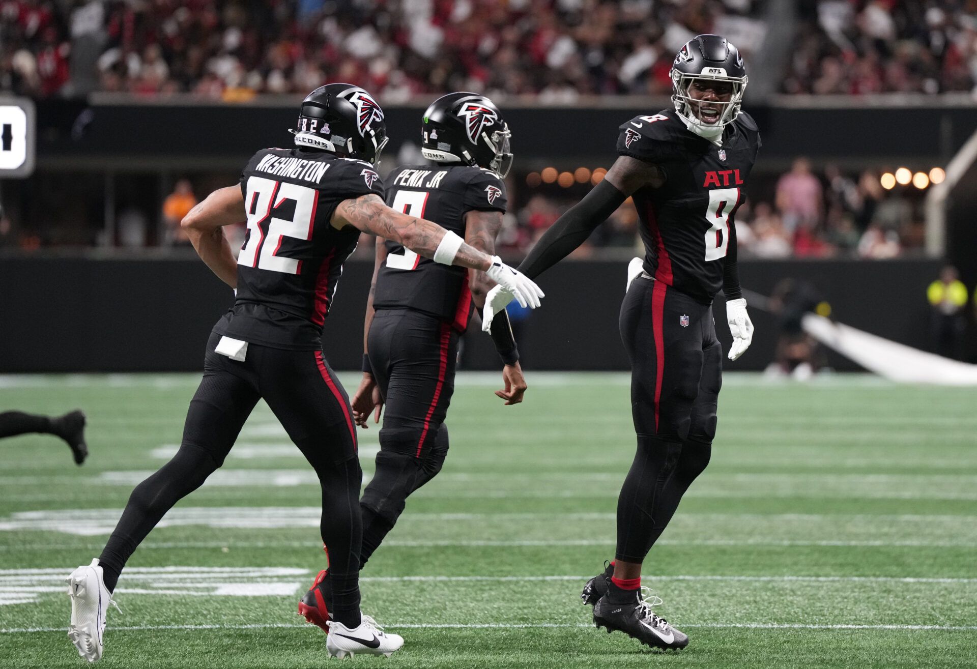Atlanta Falcons tight end Kyle Pitts (8) celebrates with wide receiver Casey Washington (82) after a touchdown during the second half against the Washington Commanders at Mercedes-Benz Stadium.