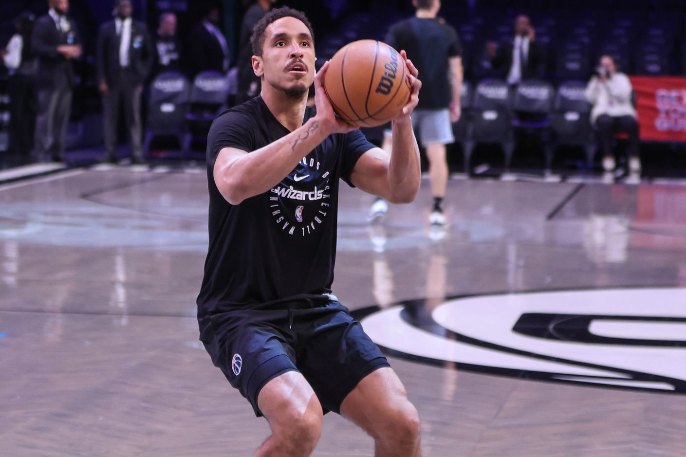 Washington Wizards guard Malcolm Brogdon (15) warms up prior to the game against the Brooklyn Nets at Barclays Center.