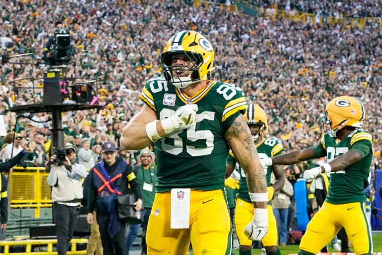Green Bay Packers tight end Tucker Kraft (85) celebrates a touchdown in the fourth quarter against the Cincinnati Bengals at Lambeau Field.