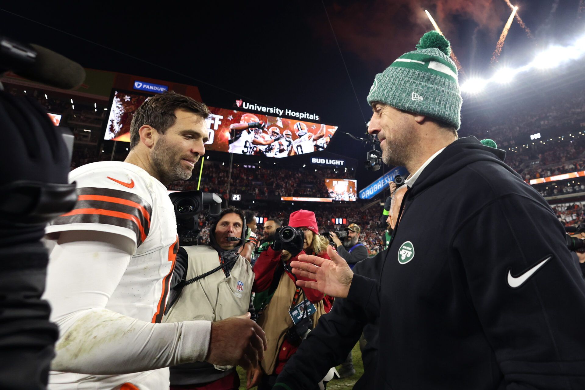 Cleveland Browns quarterback Joe Flacco (15) and New York Jets quarterback Aaron Rodgers (8) shake hands after the game  at Cleveland Browns Stadium.