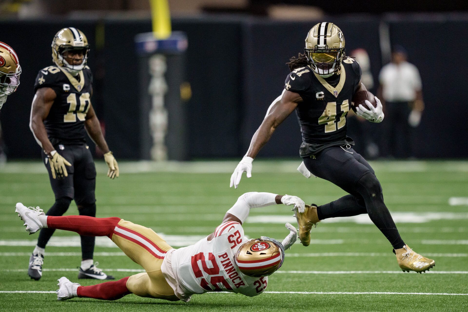 New Orleans Saints running back Alvin Kamara (41) runs against San Francisco 49ers safety Jason Pinnock (25) during the second quarter at Caesars Superdome.