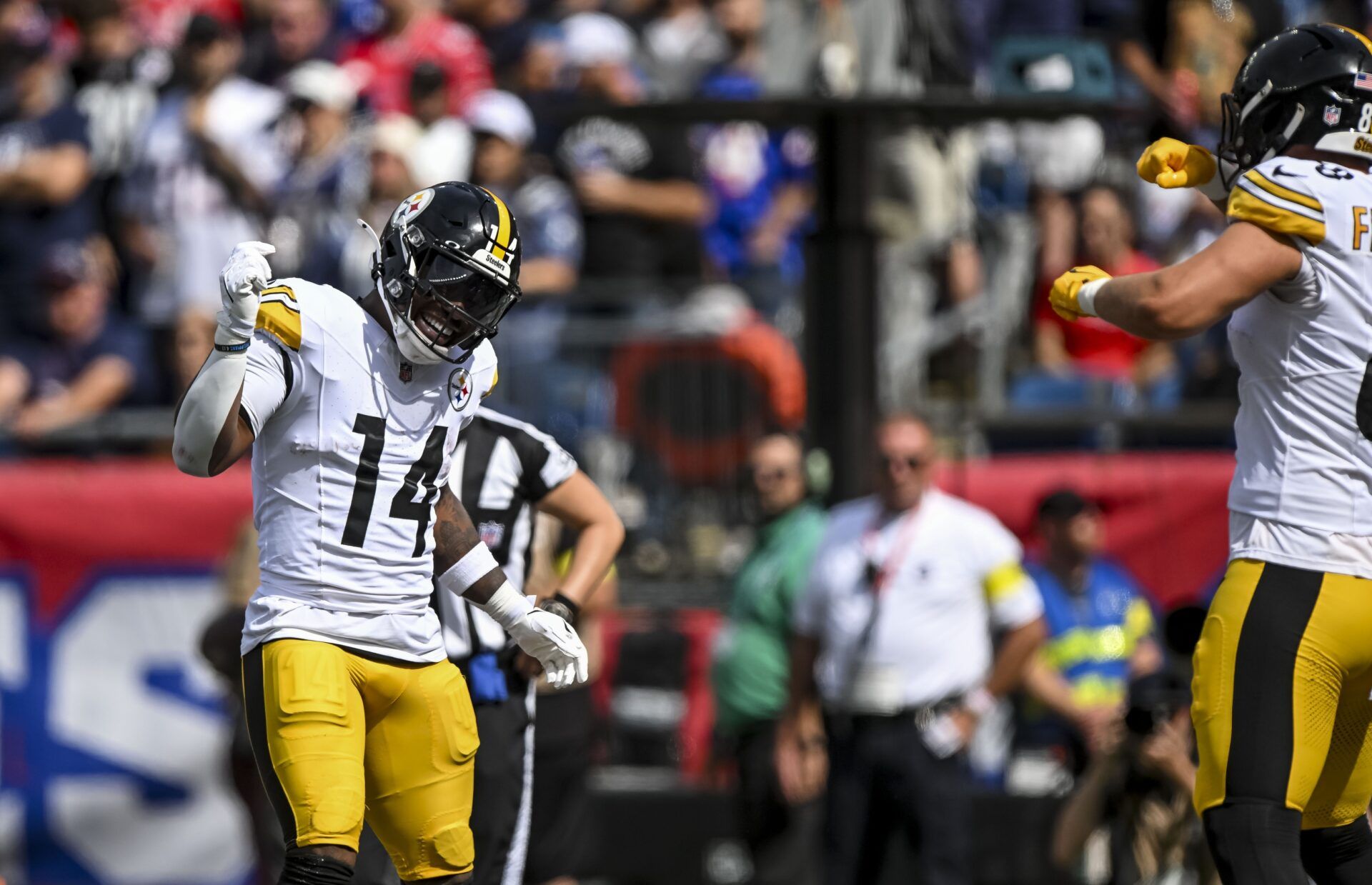 Pittsburgh Steelers running back Kenneth Gainwell (14) reacts after a touchdown during the first quarter at Gillette Stadium.