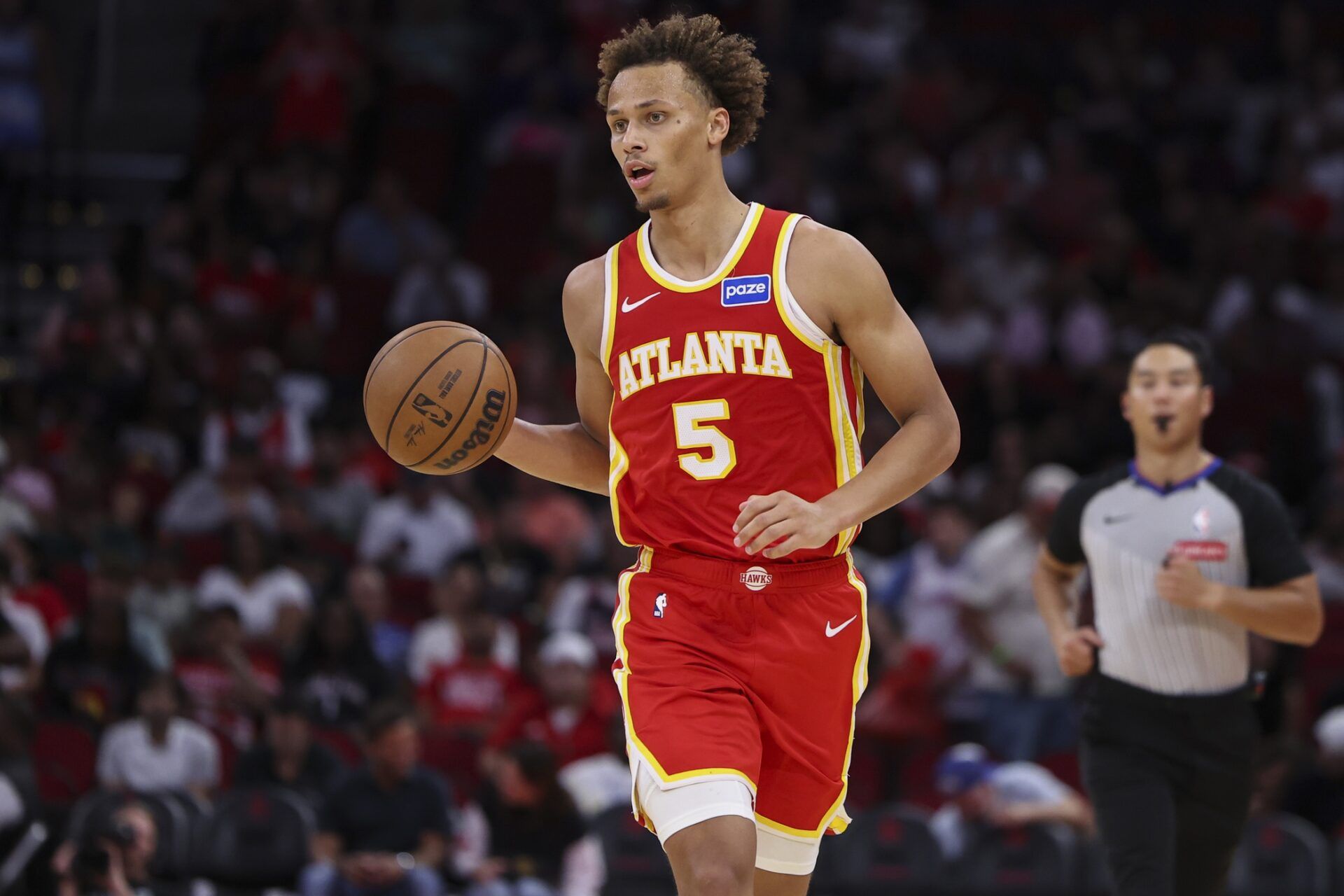 Atlanta Hawks guard Dyson Daniels (5) dribbles the ball during the third quarter against the Houston Rockets at Toyota Center.