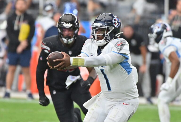 Tennessee Titans quarterback Cam Ward (1) fakes a handoff against the Arizona Cardinals during the third quarter at State Farm Stadium.