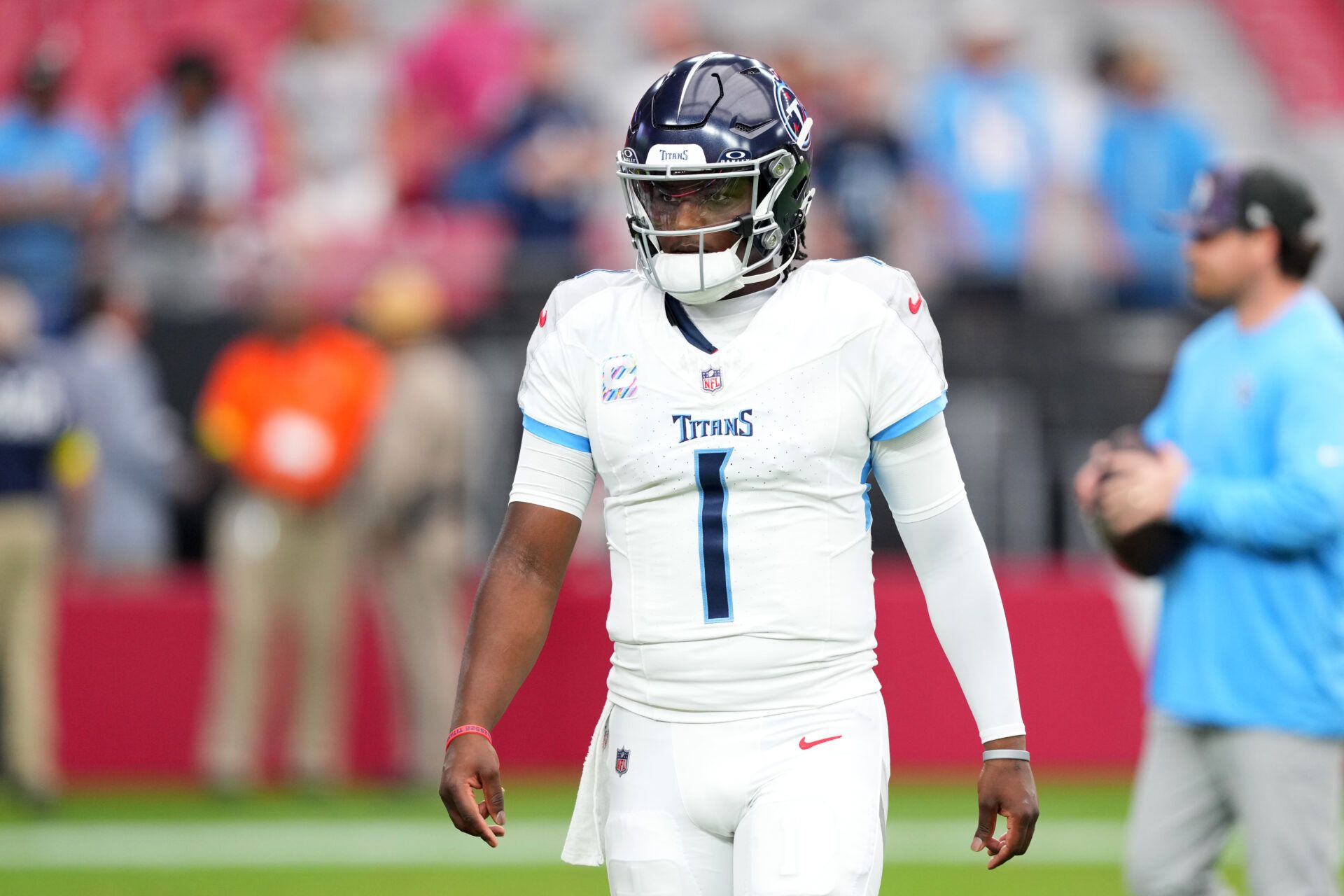 Tennessee Titans quarterback Cam Ward (1) warms up on the field before their game against the Arizona Cardinals at State Farm Stadium.