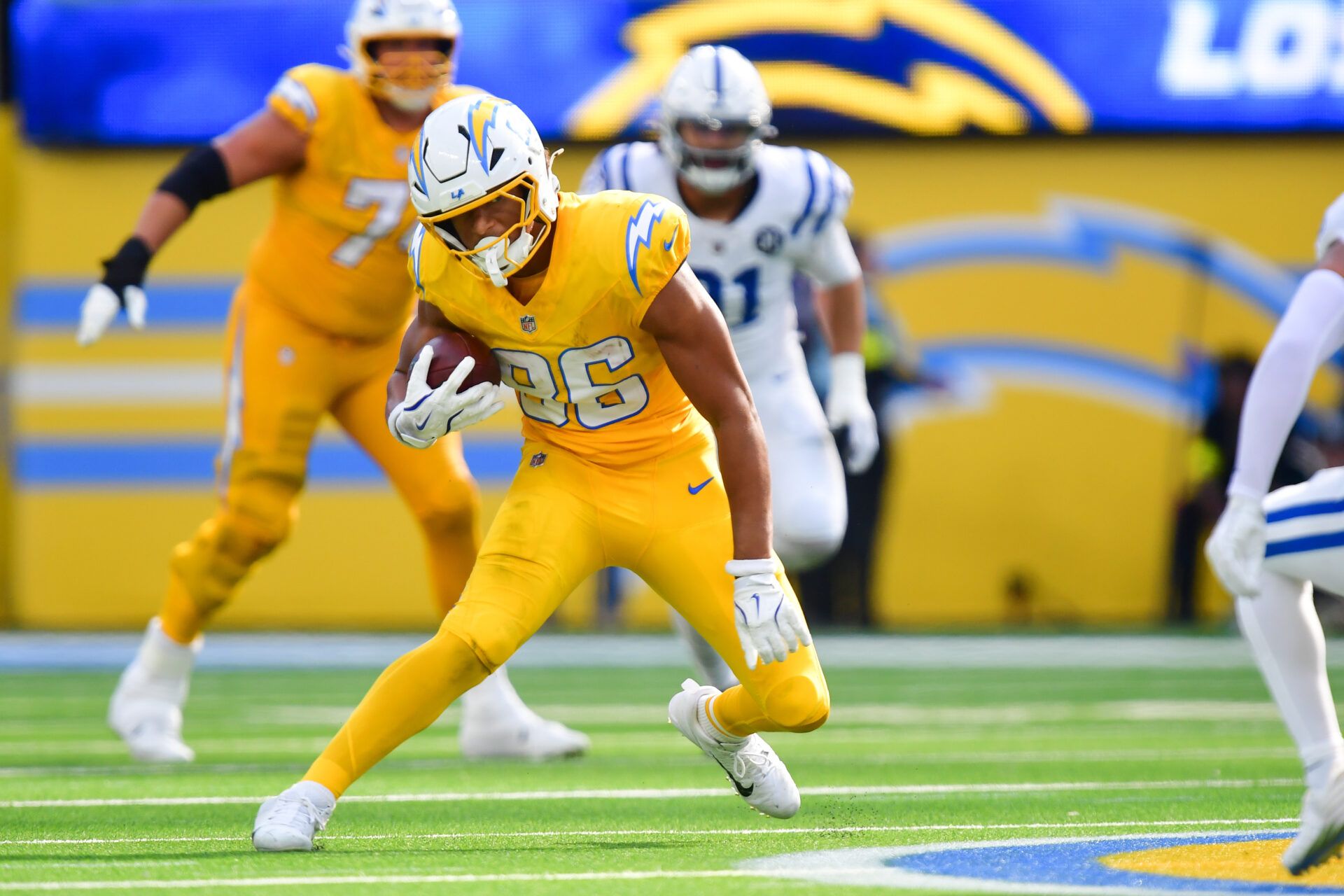Los Angeles Chargers tight end Oronde Gadsden (86) runs with the ball in the second half against the Indianapolis Colts at SoFi Stadium.