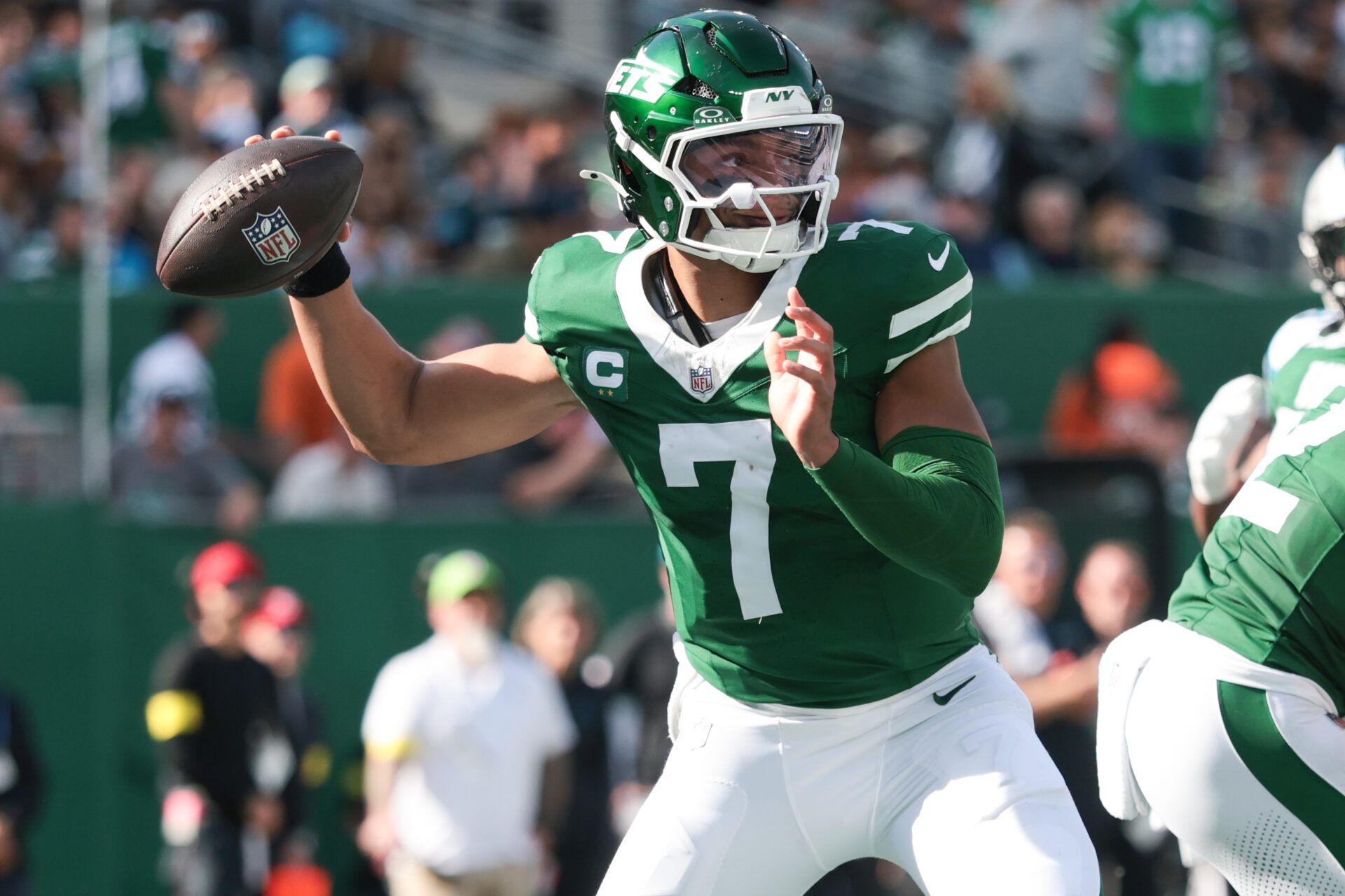 New York Jets quarterback Justin Fields (7) looks to get rid of the ball in the second quarter against the Carolina Panthers at MetLife Stadium.