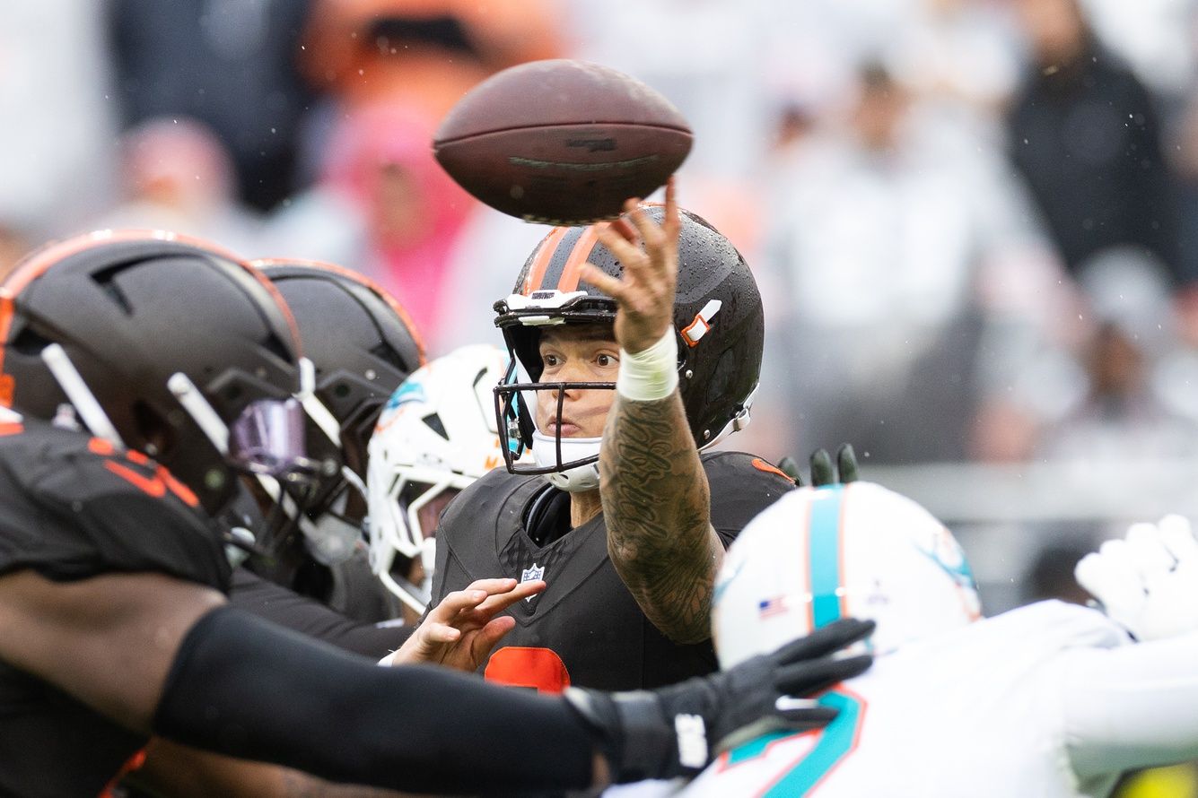 Cleveland Browns quarterback Dillon Gabriel (8) throws a pass against the Miami Dolphins during the second quarter at Huntington Bank Field.