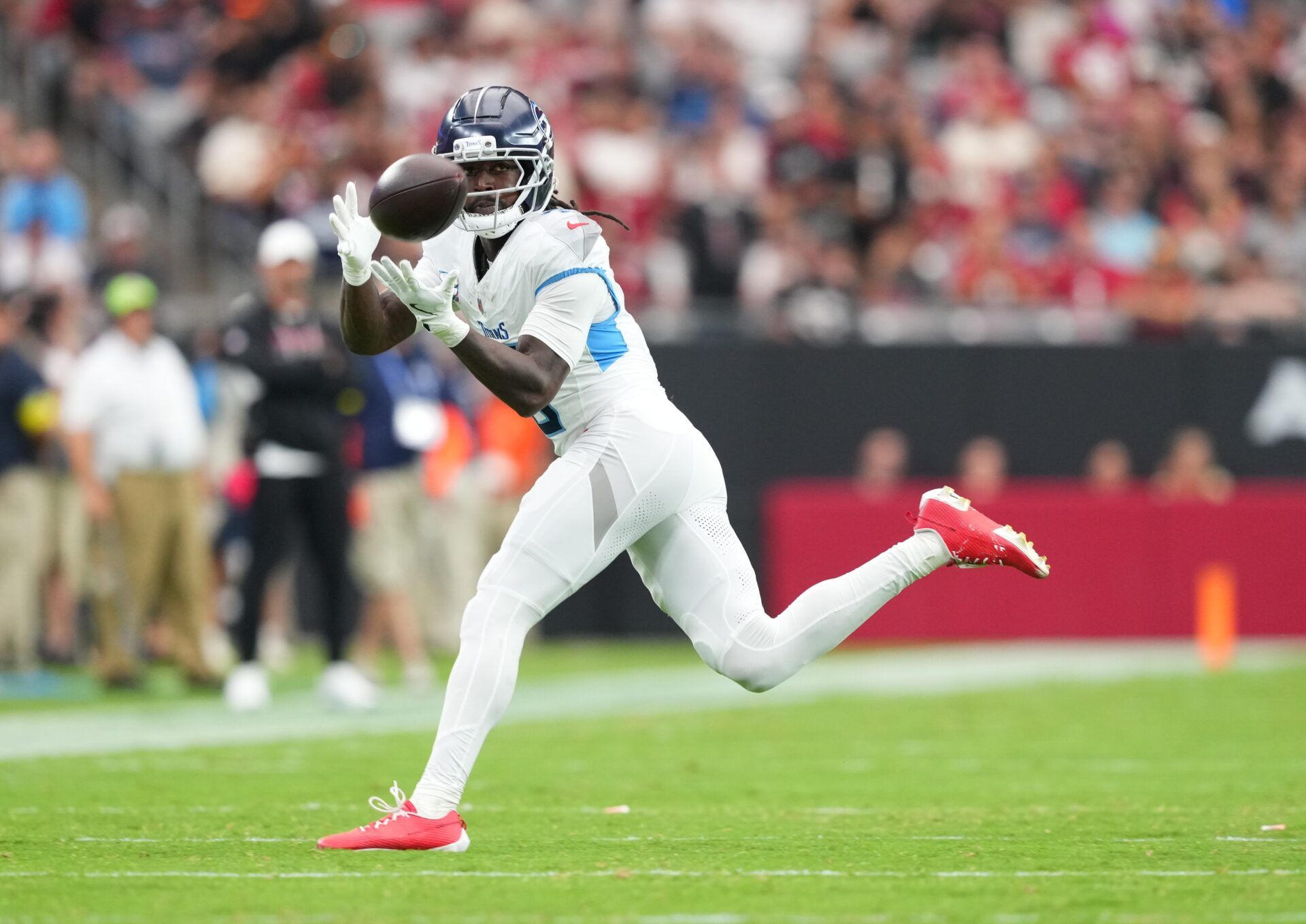 Tennessee Titans wide receiver Calvin Ridley (0) makes a catch against the Arizona Cardinals during the second quarter at State Farm Stadium.
