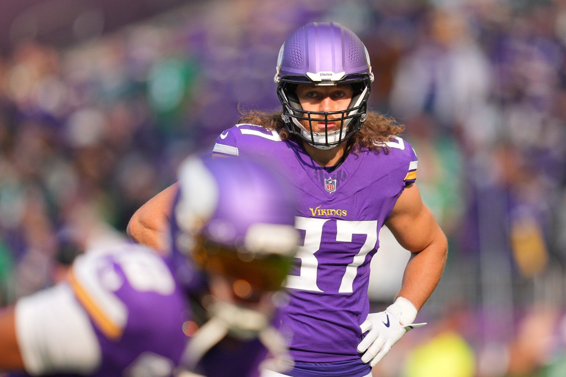 Minnesota Vikings tight end T.J. Hockenson (87) warms up before the game against the Philadelphia Eagles at U.S. Bank Stadium.