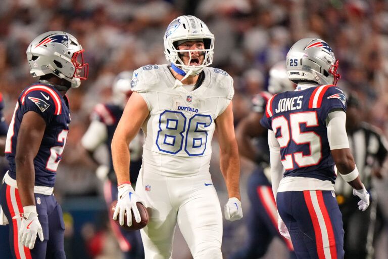 Buffalo Bills tight end Dalton Kincaid (86) reacts to making a catch against the New England Patriots during the first half at Highmark Stadium.