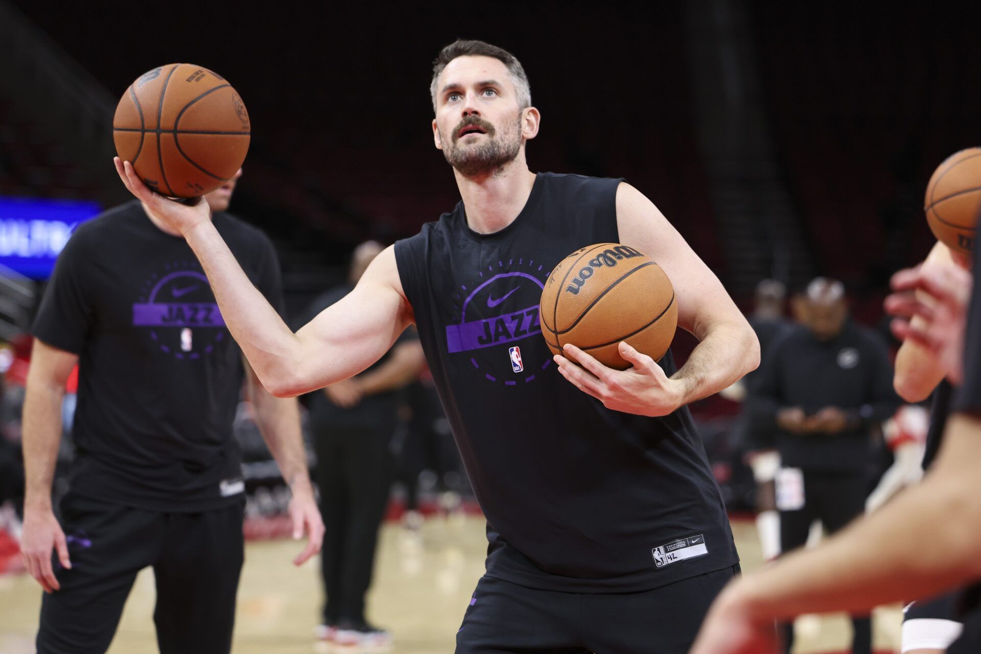 Utah Jazz forward Kevin Love (42) warms up before the game against the Houston Rockets at Toyota Center.