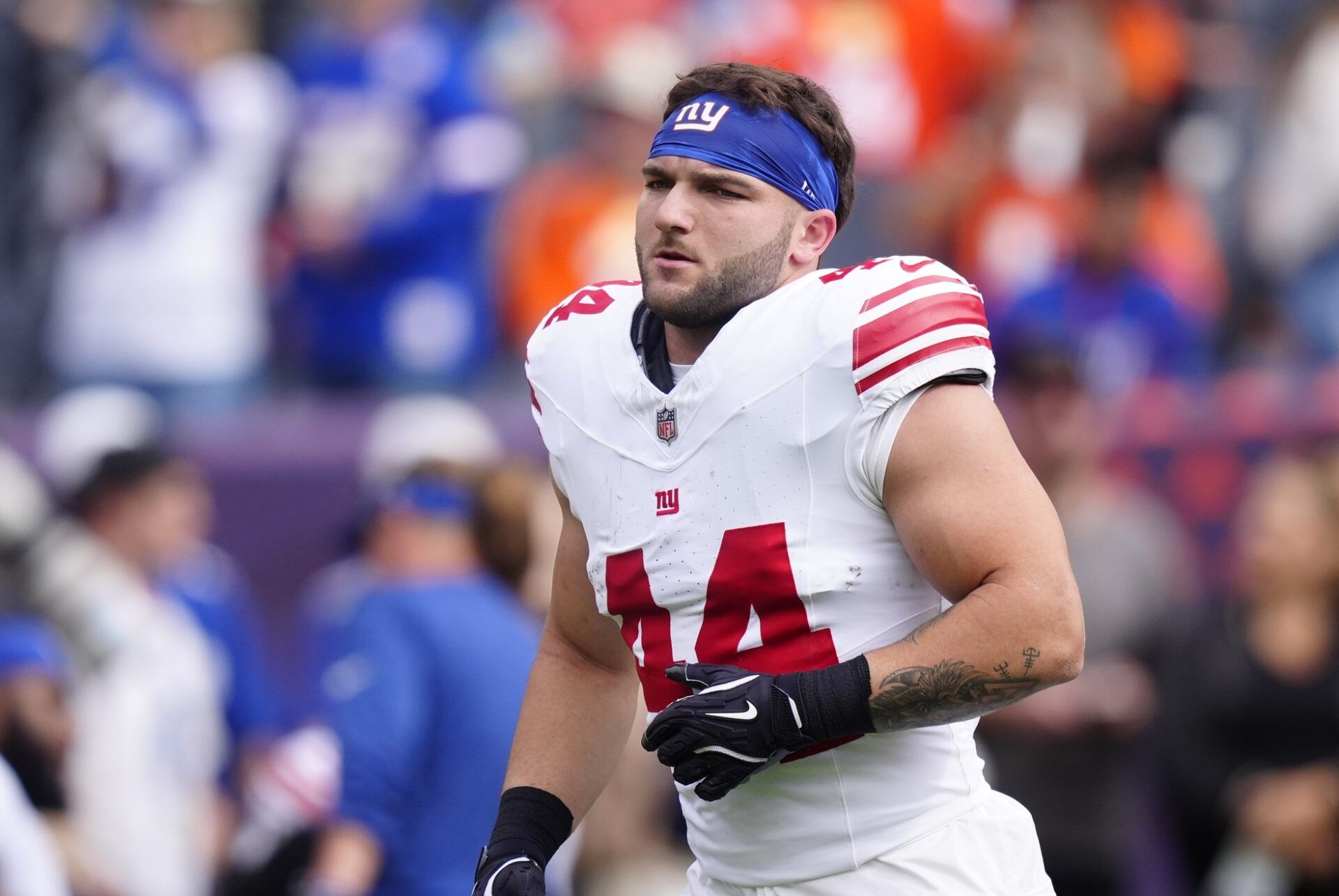 New York Giants running back Cam Skattebo (44) warms up before the game against the Denver Broncos at Empower Field at Mile High.
